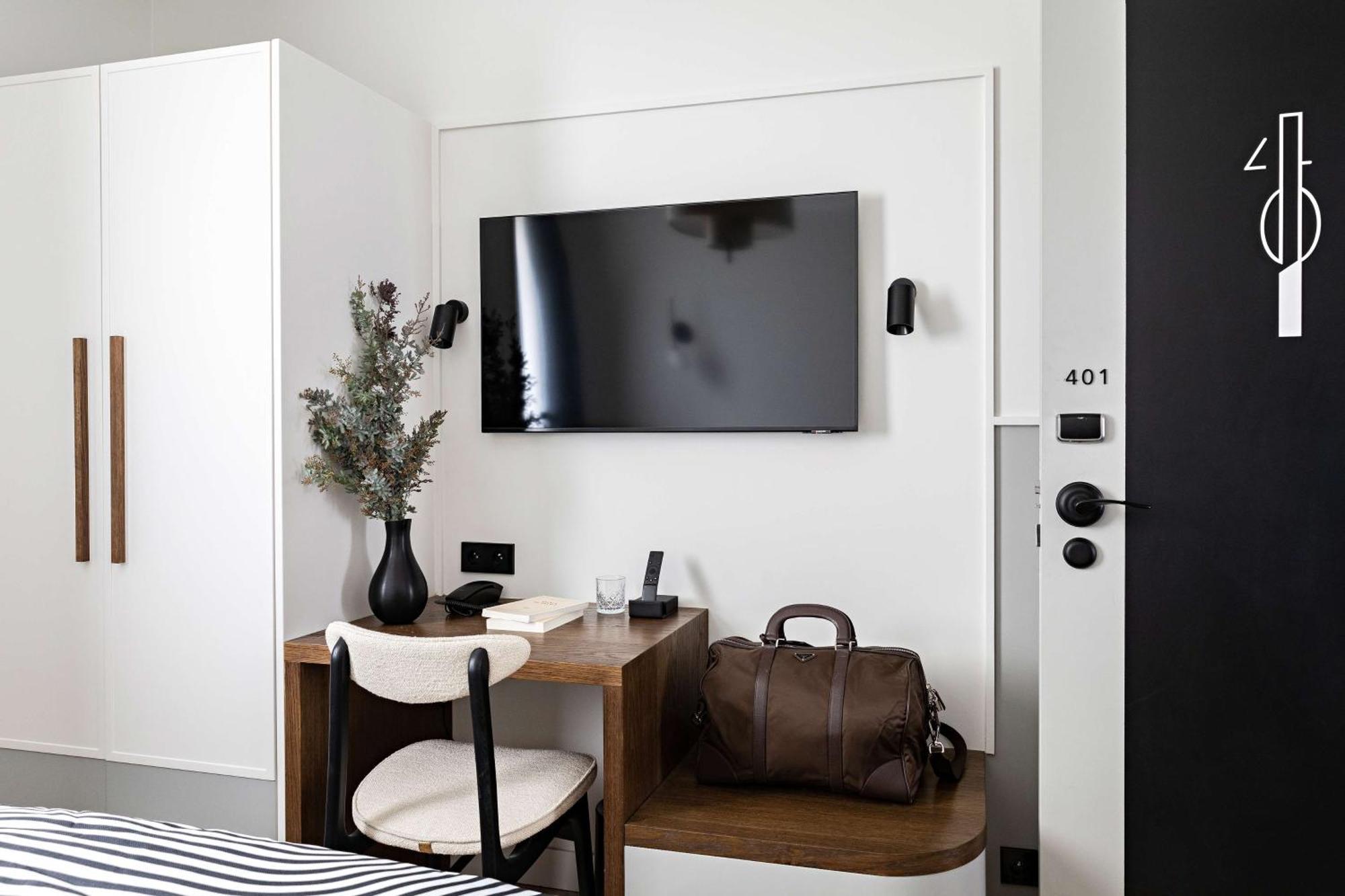 Family Room with Connection Rooms - Non-Smoking,1527976915:JPEG