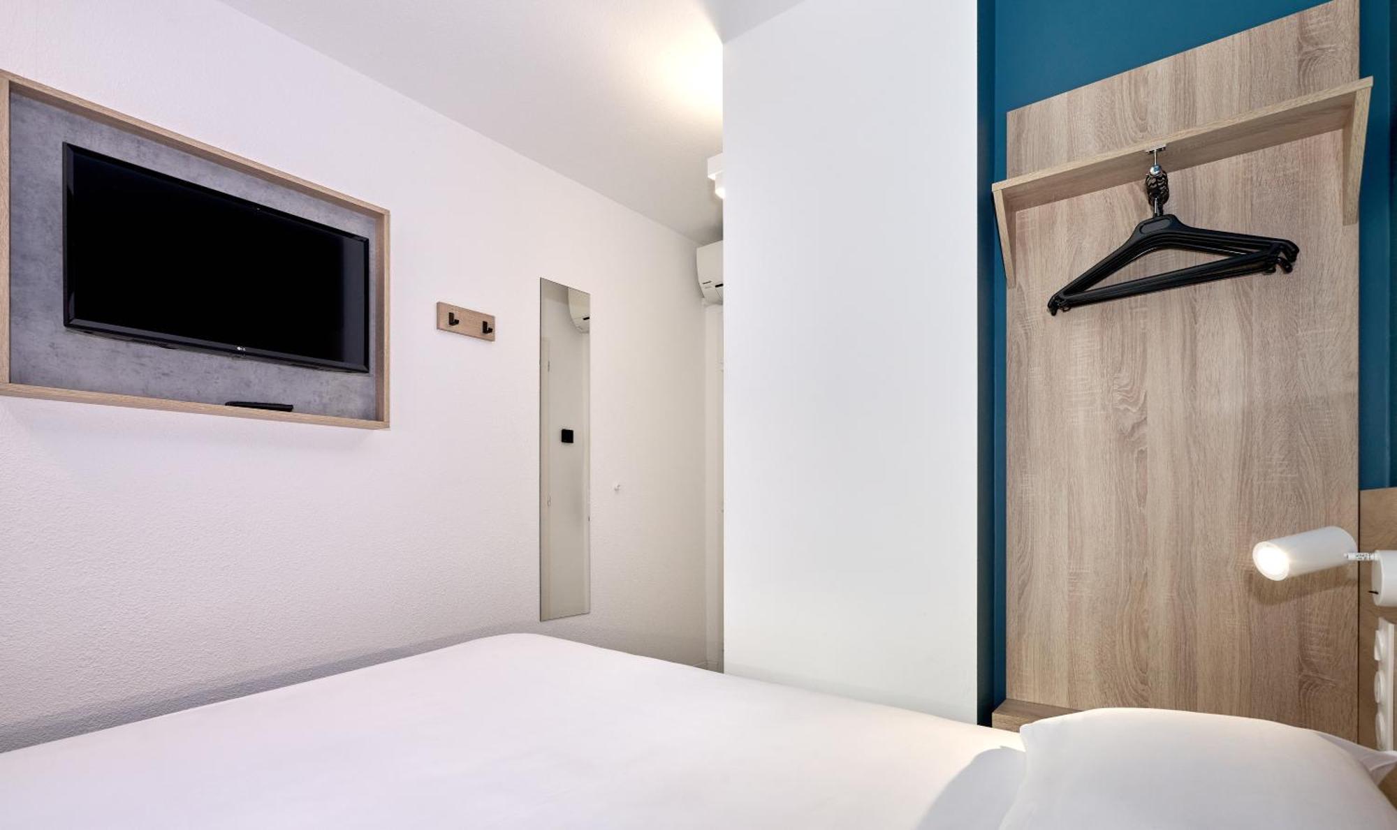 Standard Room 1 Double Bed Wifi Air-Co Shower