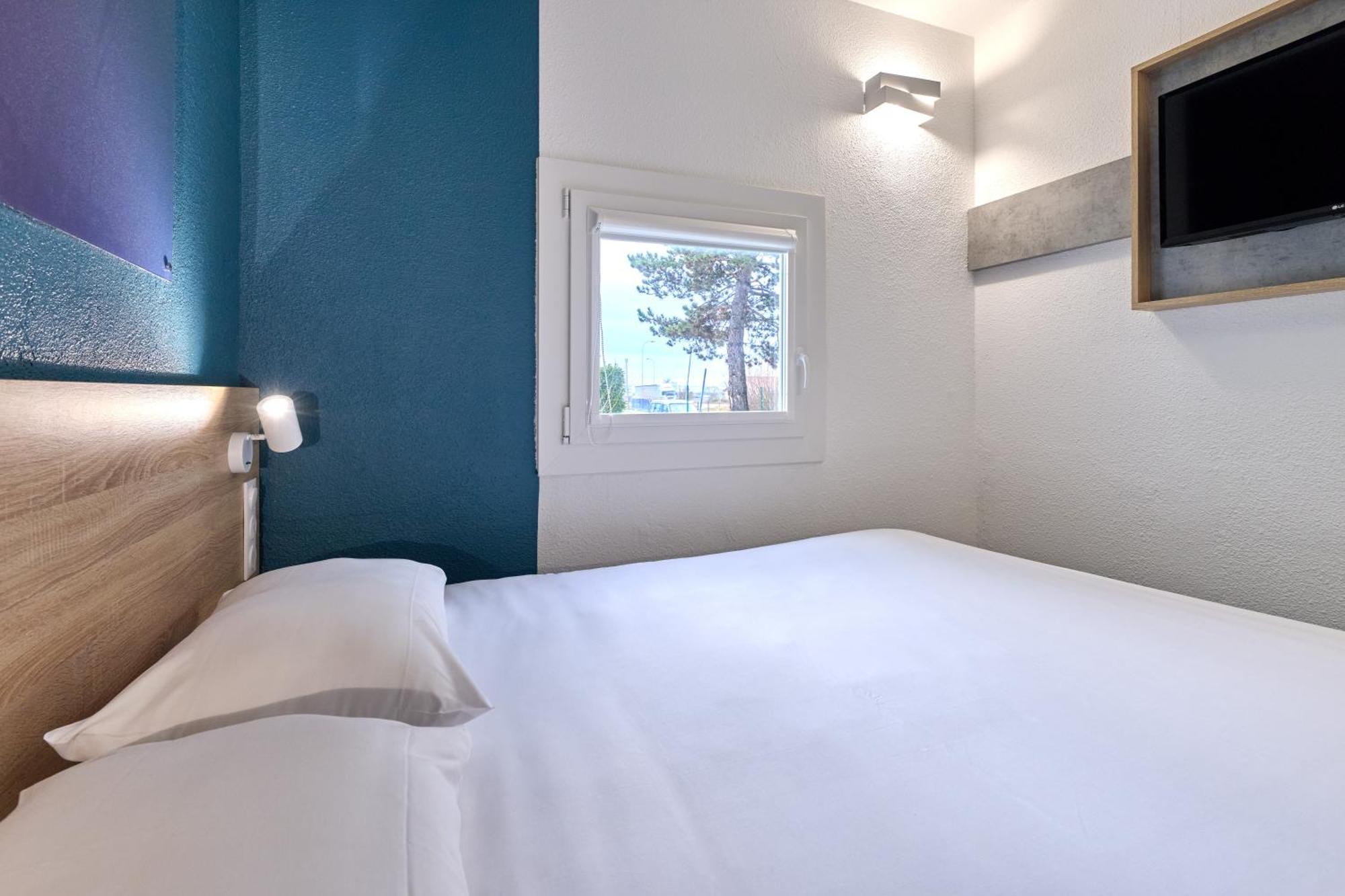 Standard Room 1 Double Bed Wifi Air-Co Shower