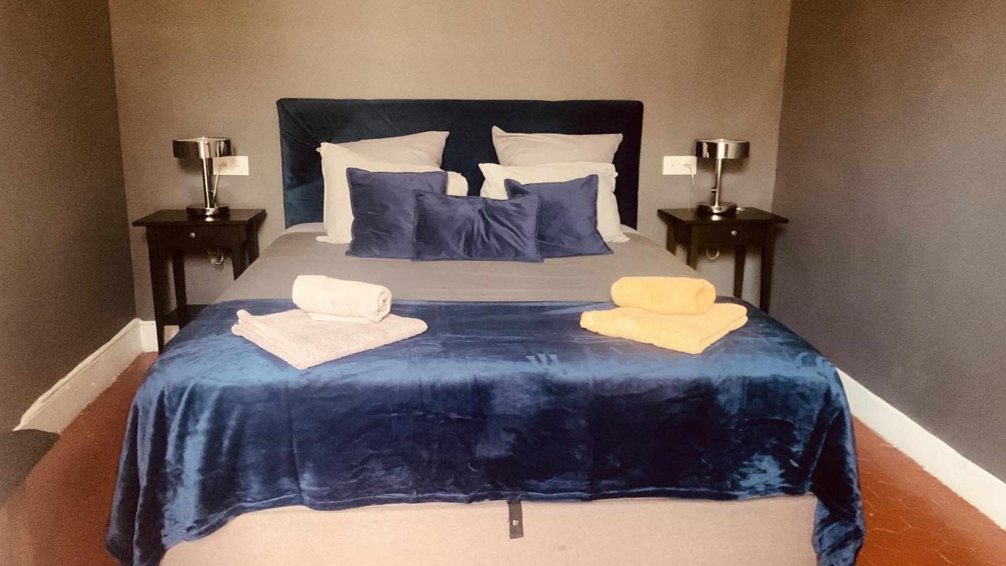 Deluxe Double Room with Balcony,1532386387:JPEG