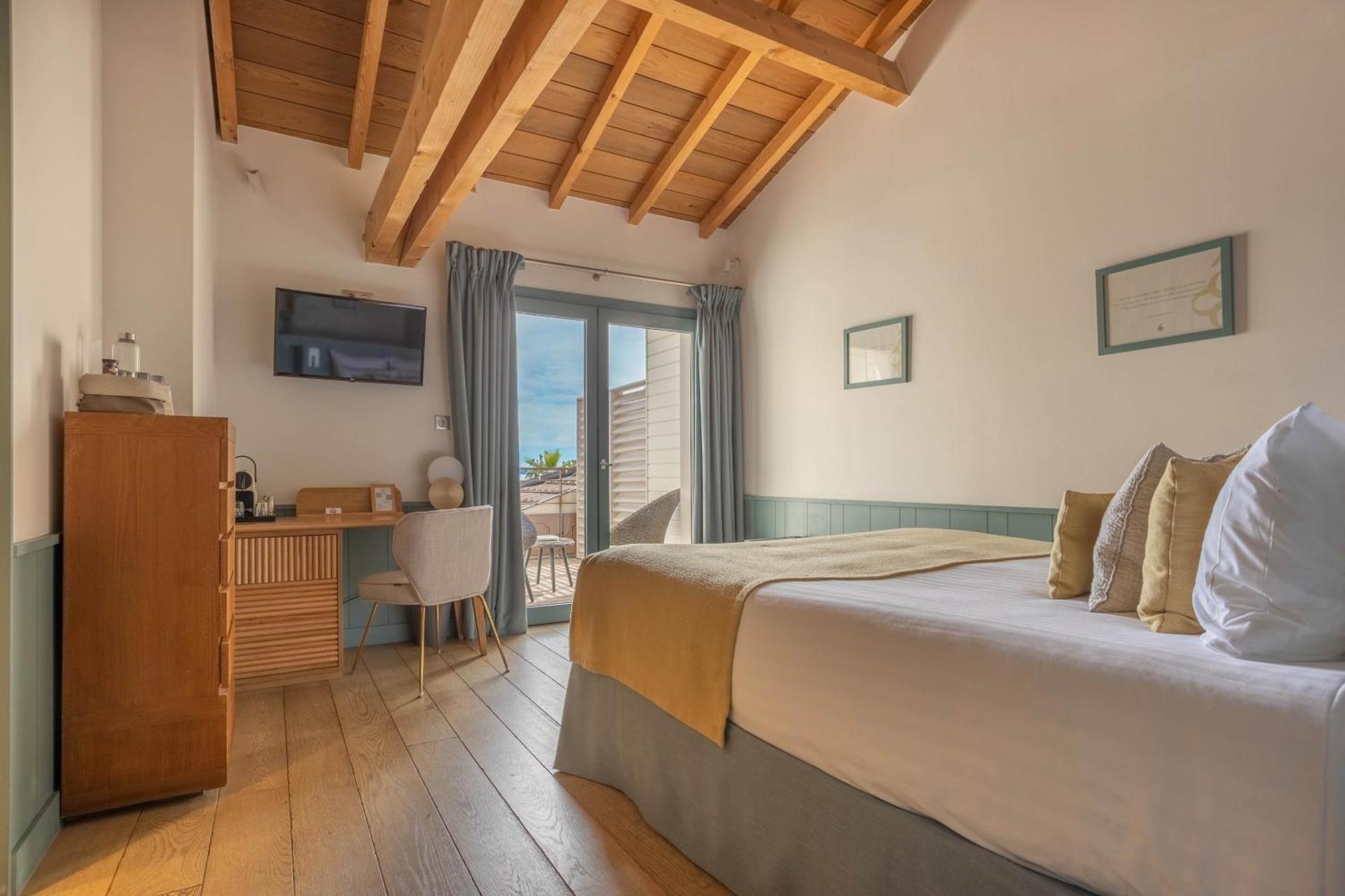 Cocoon Room Sea Side