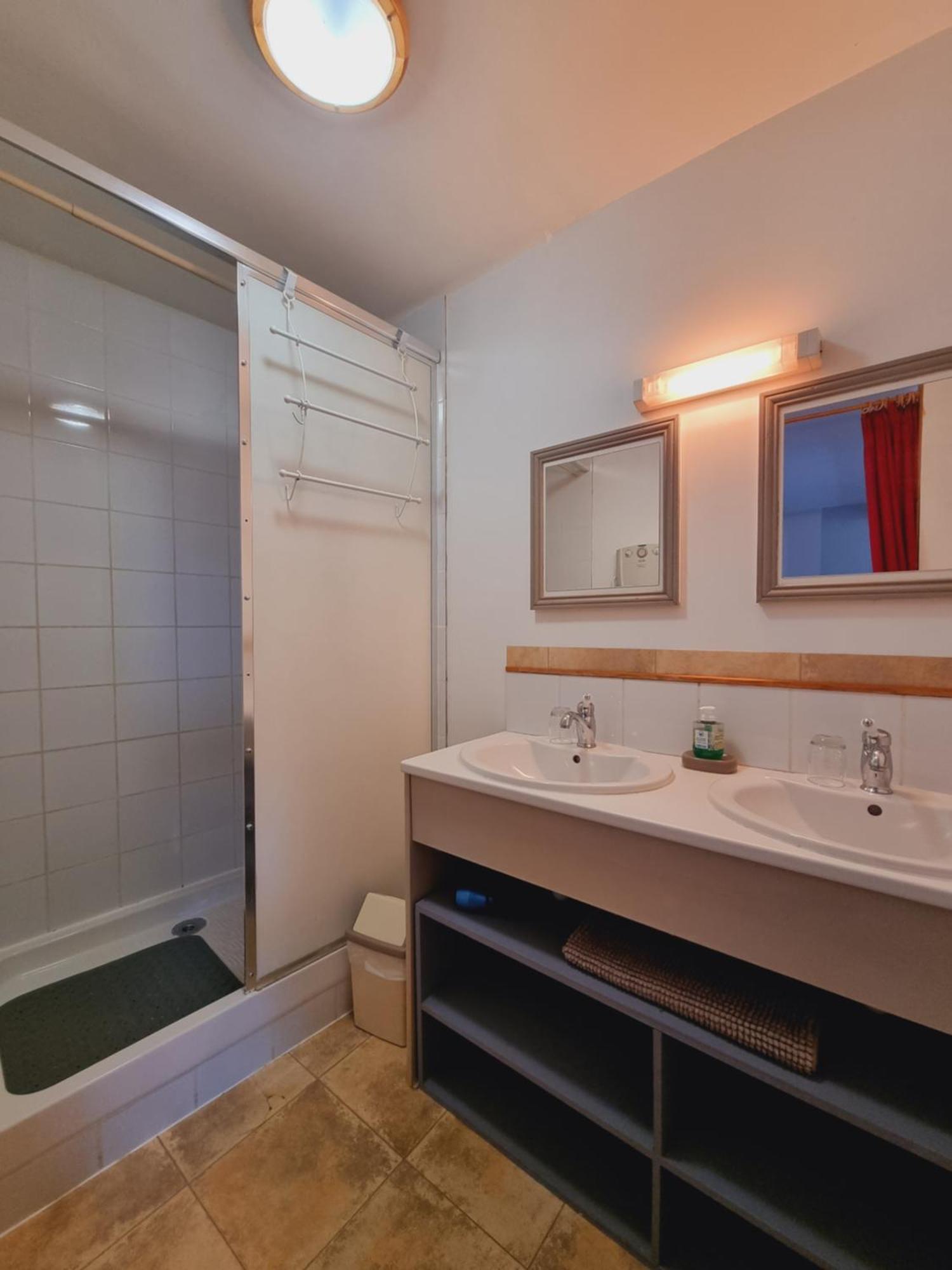 Standard Suite,1756723325:JPEG