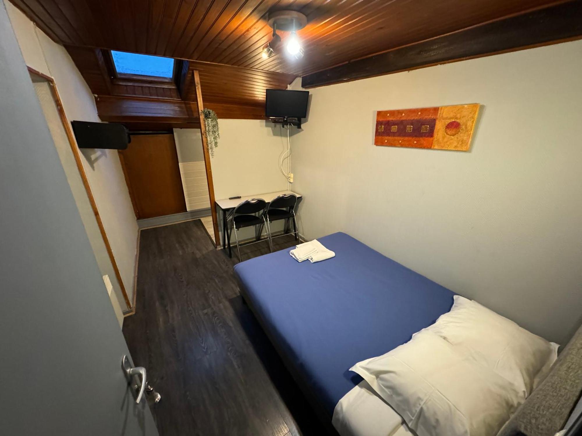 Chambre Double avec Toilettes Communes