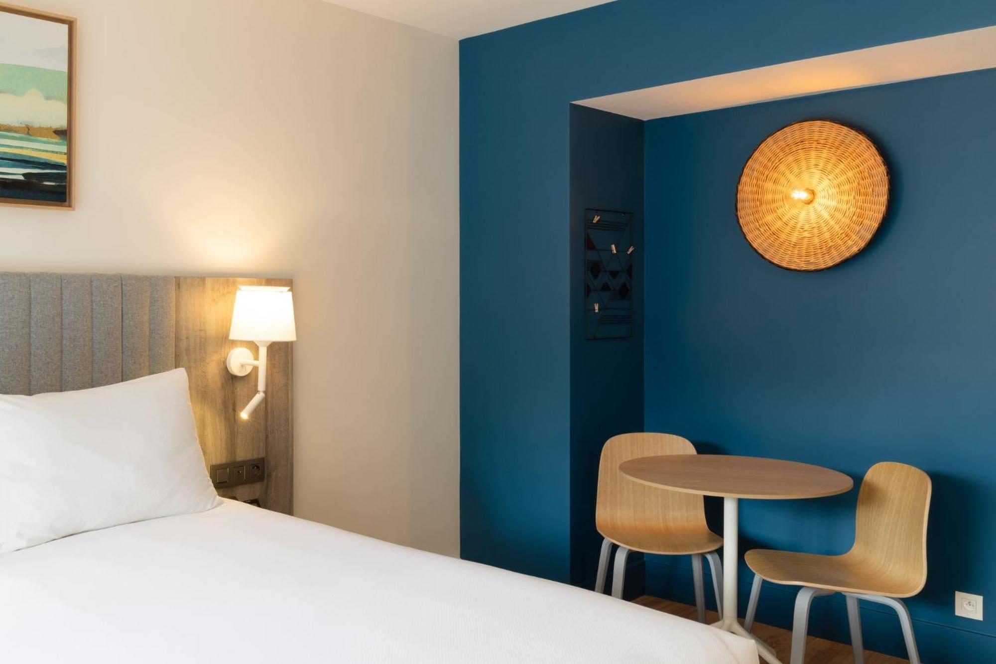 Studio Queen Suite with Balcony