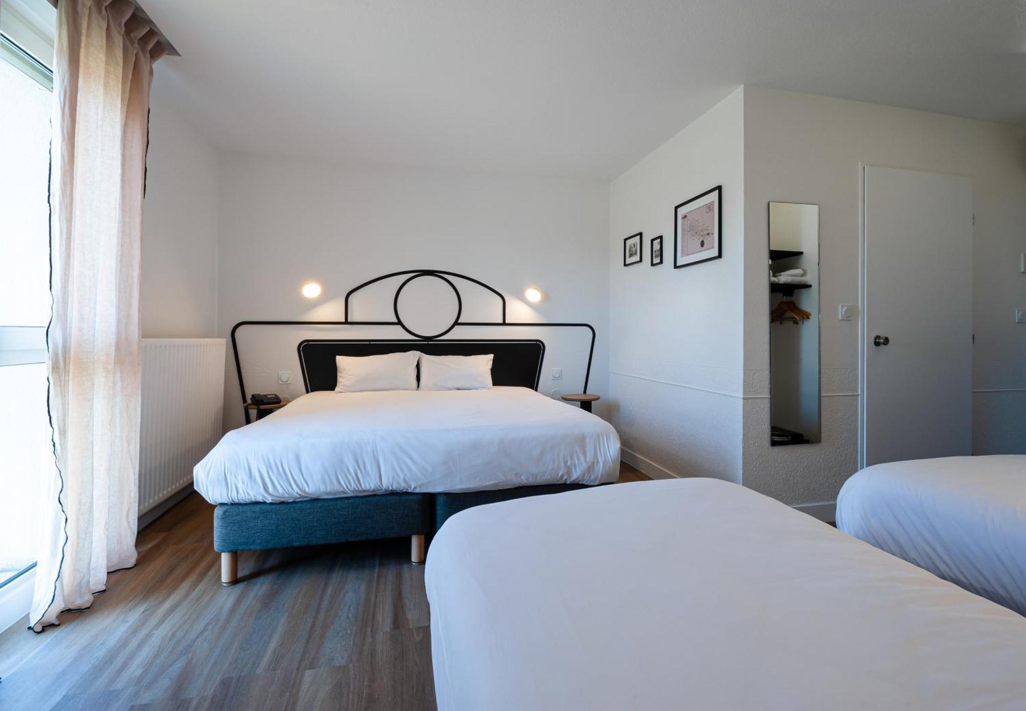 1 Double Bed 2 Single Beds