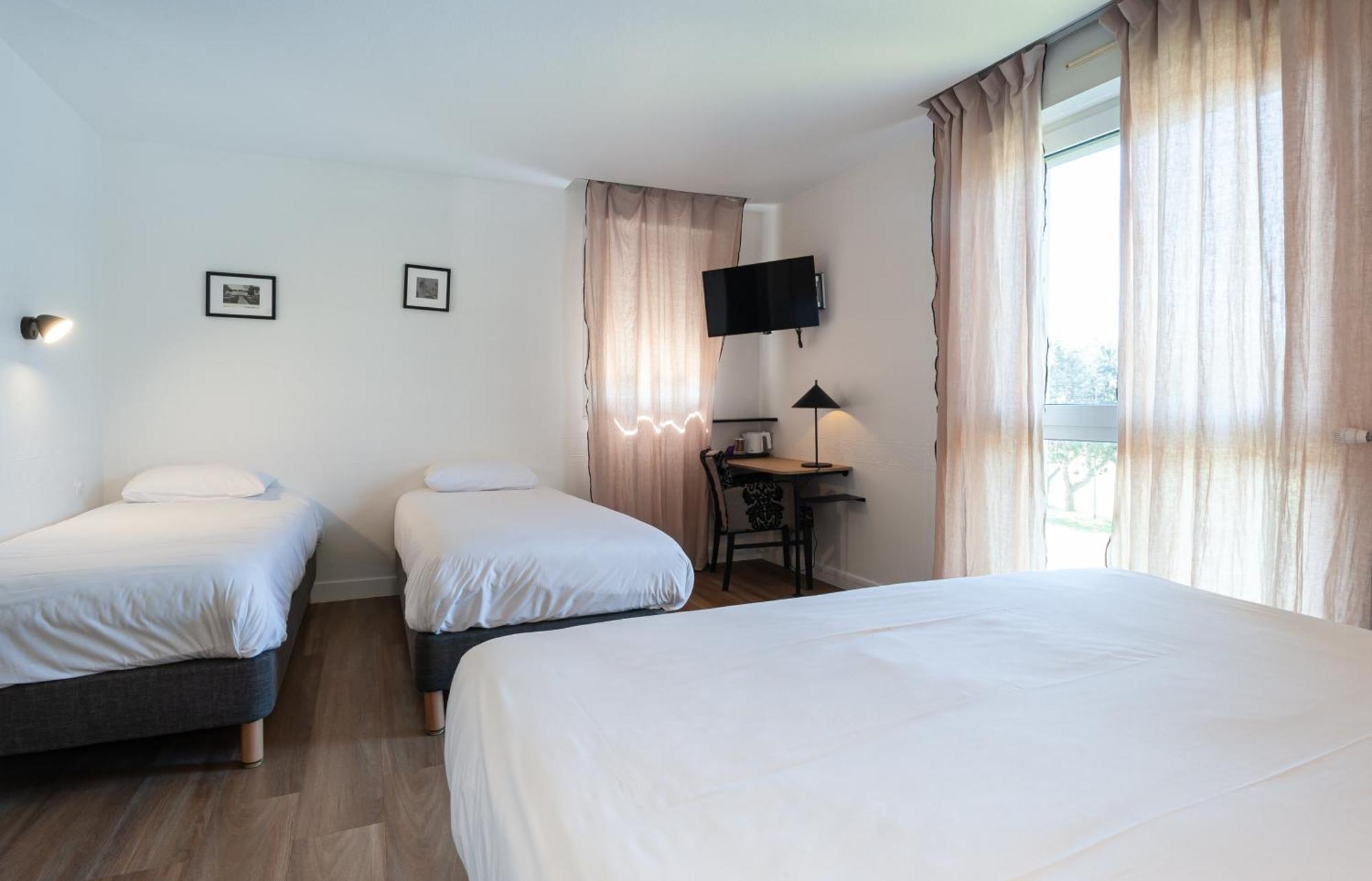 1 Double Bed 2 Single Beds