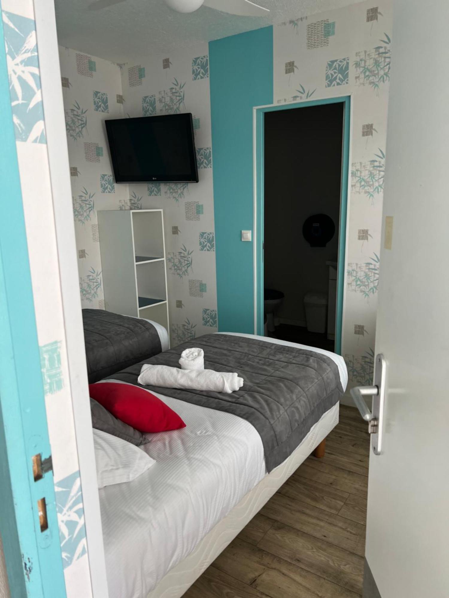Twin Room,1540930213:JPEG