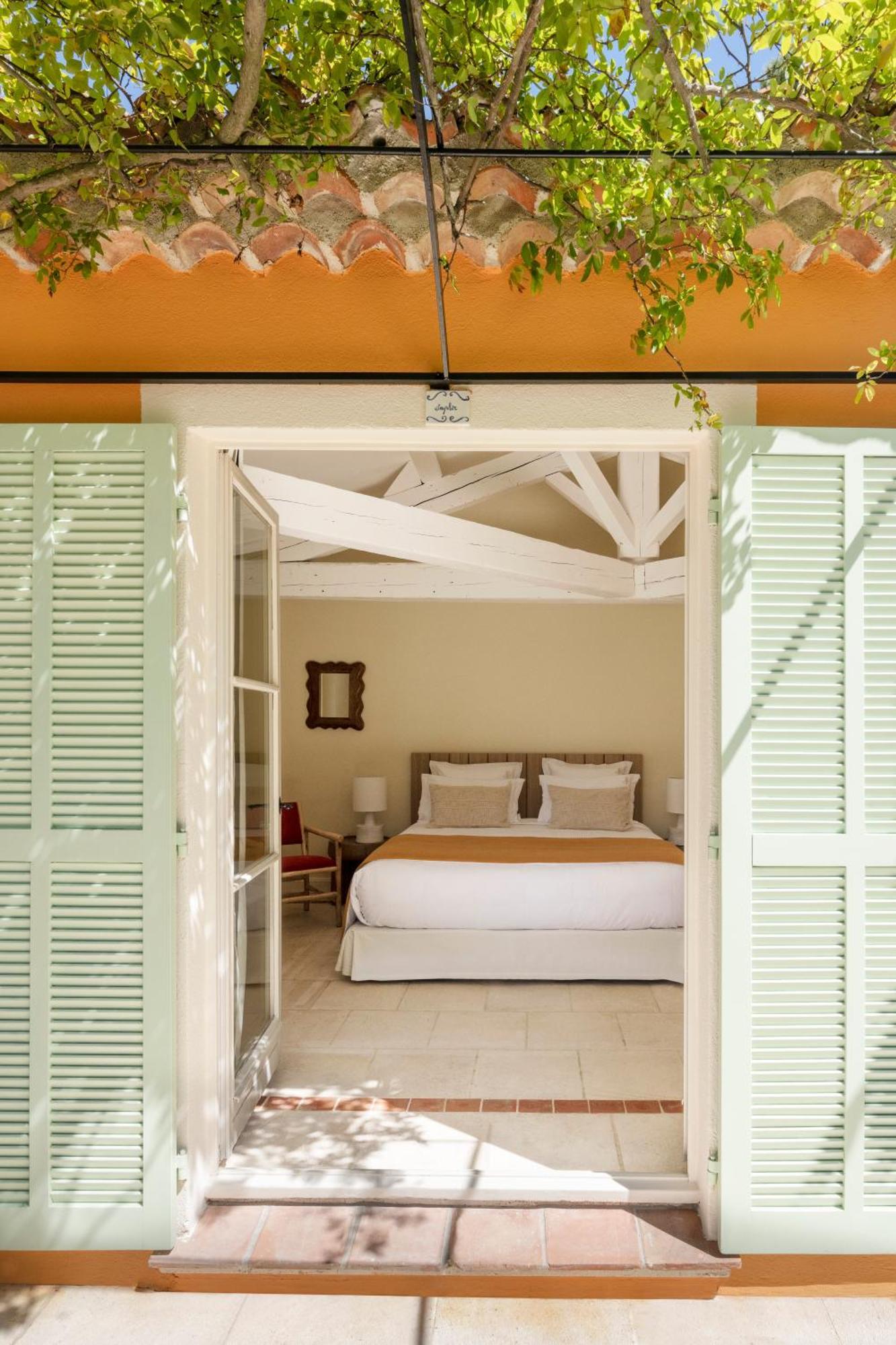 Deluxe Room,1399894361:JPEG