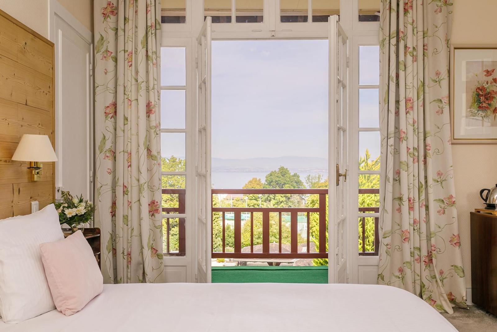 Classic Room Lake View,1709893006:JPEG