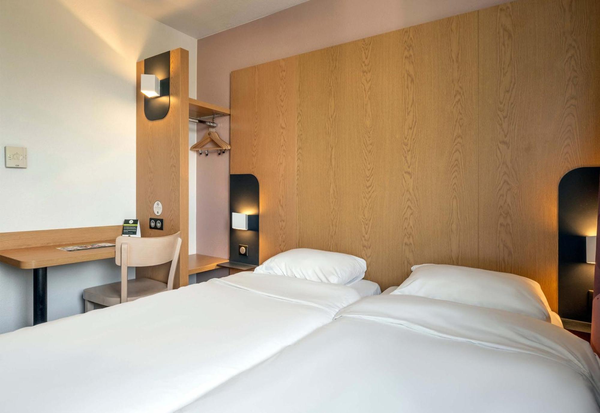 Twin Room,1542444226:JPEG