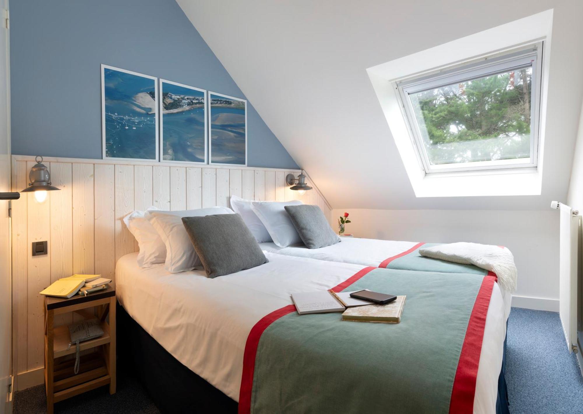 Large One-Bedroom Apartment Balcony