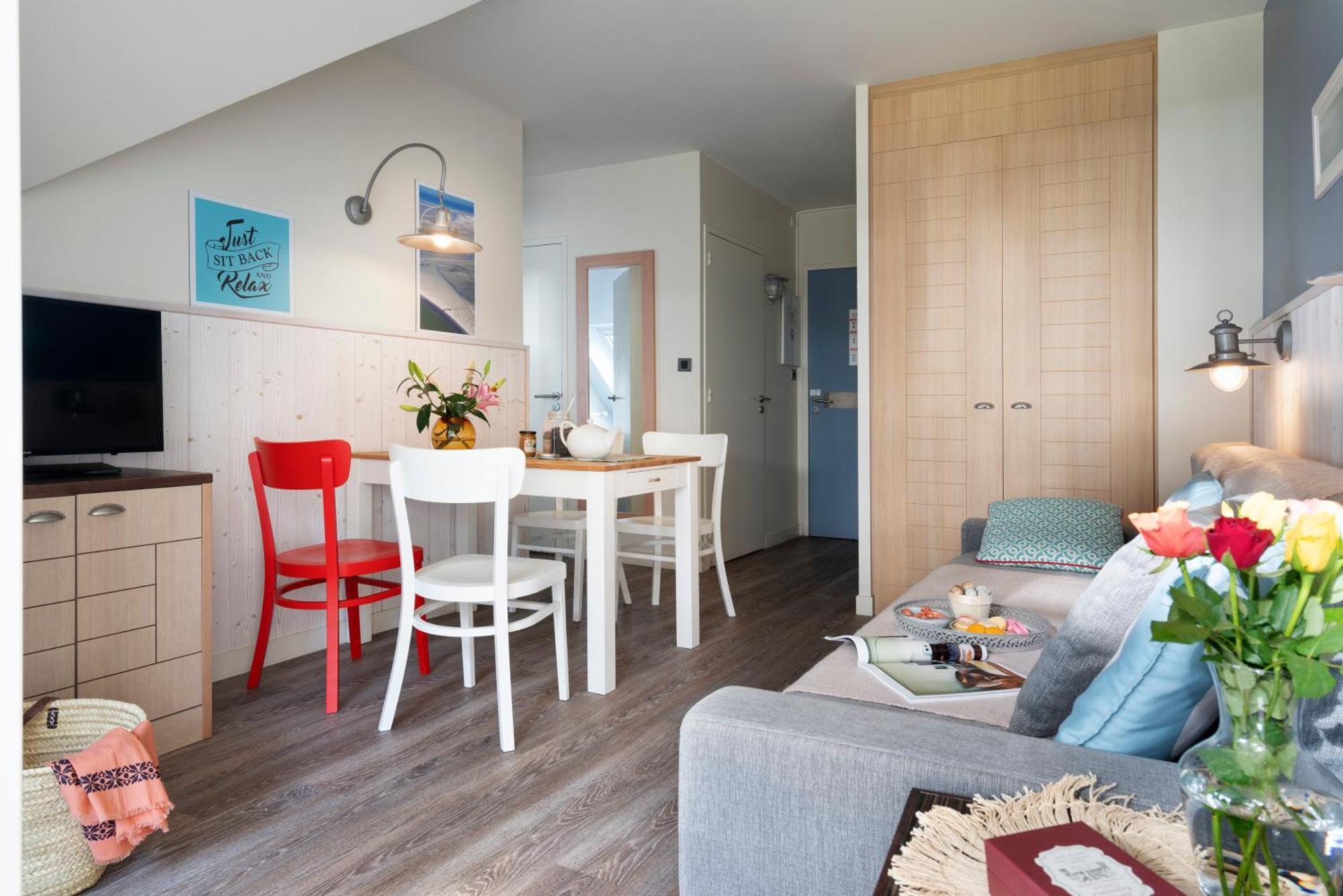 Large One-Bedroom Apartment Balcony
