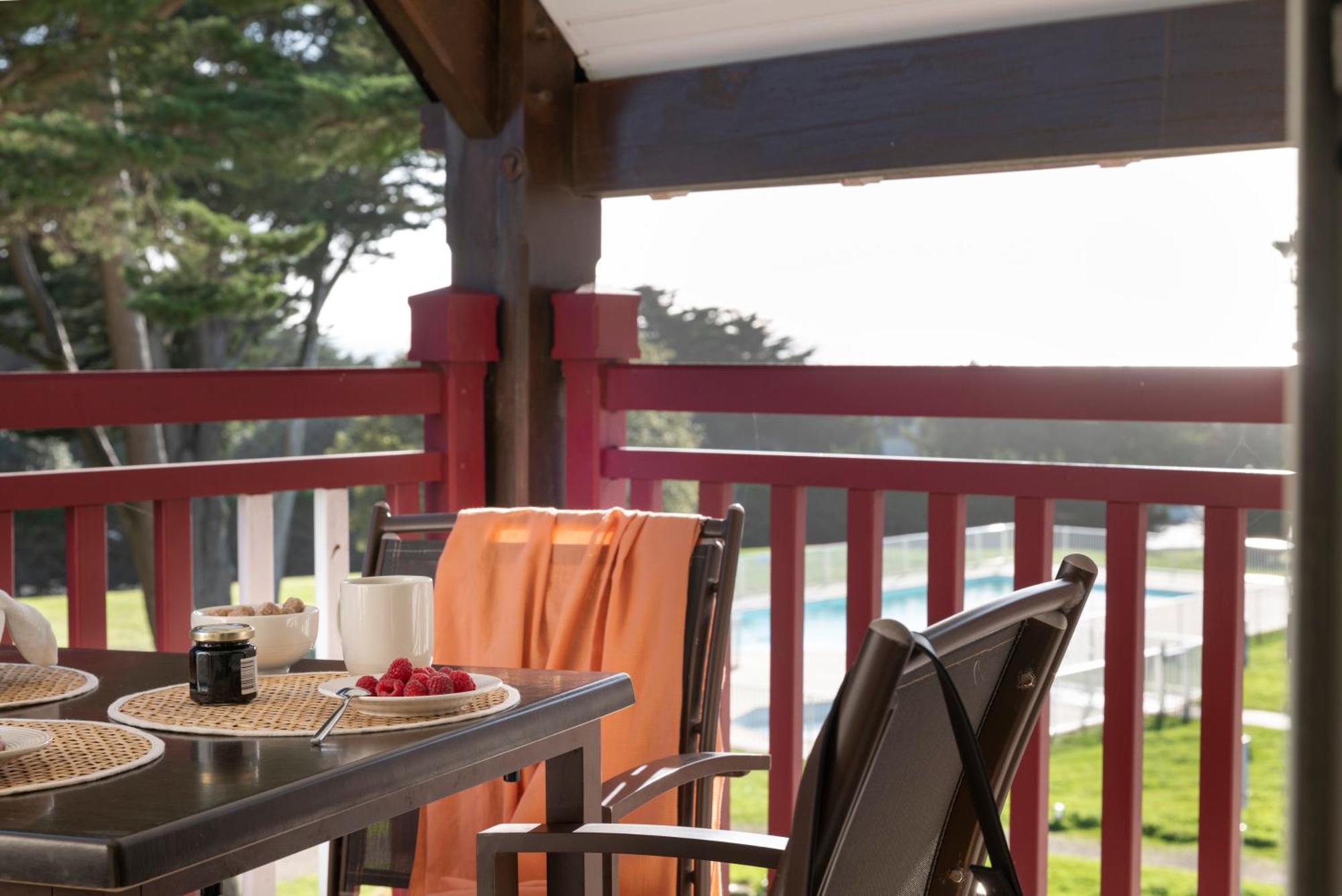 Large One-Bedroom Apartment Balcony
