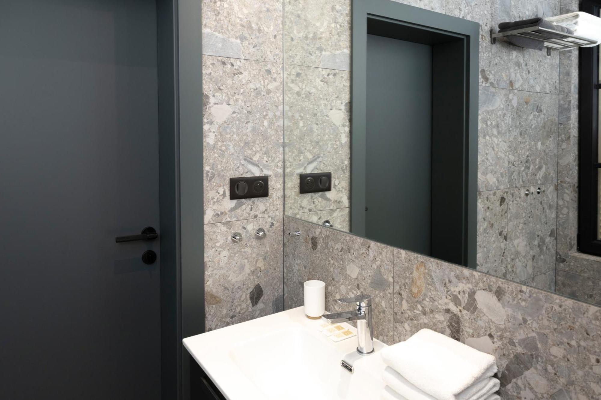 Family Room Private Bathroom