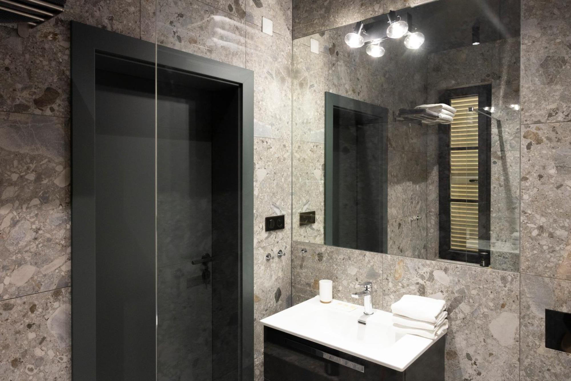 Family Room Private Bathroom