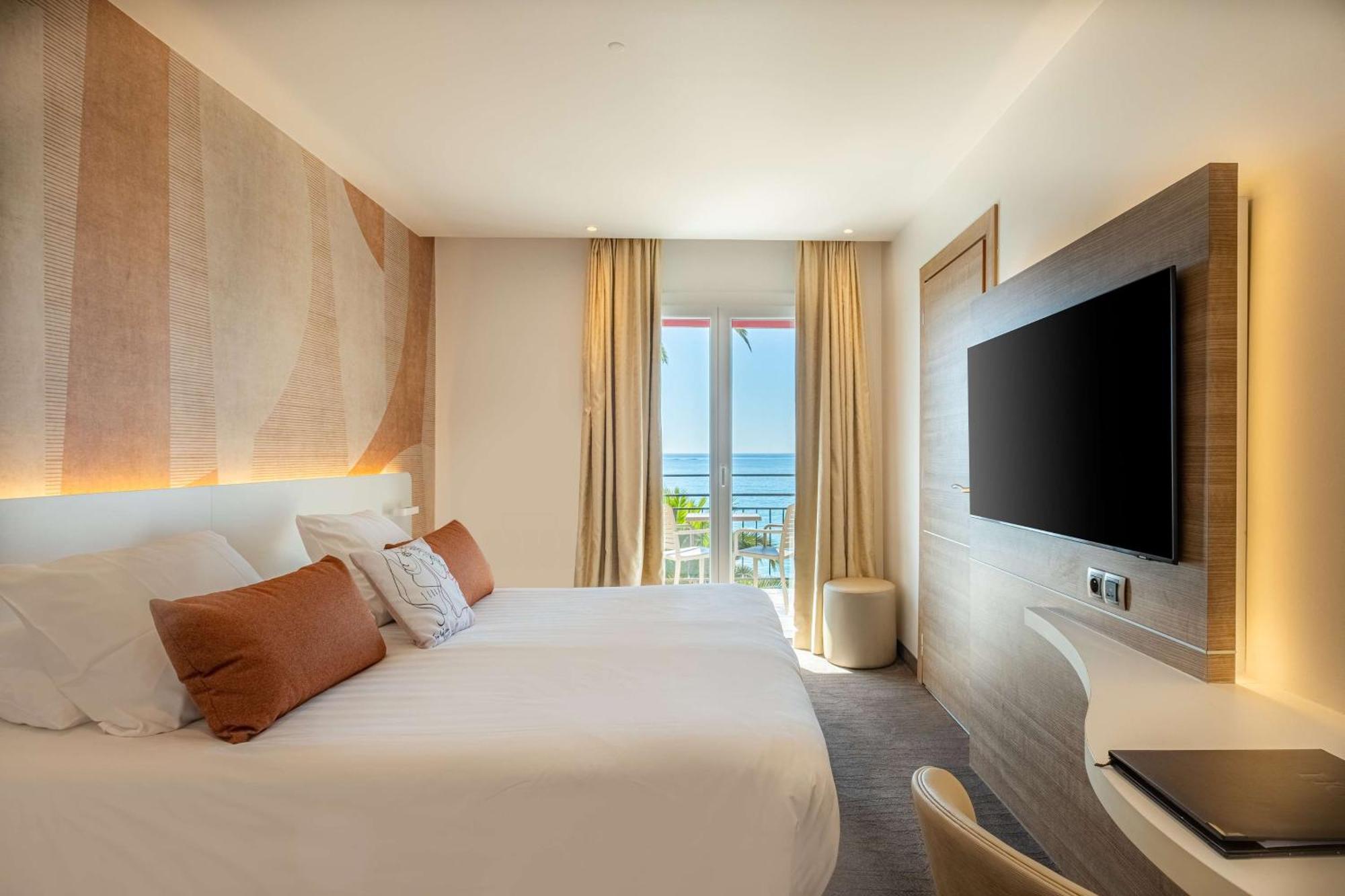 Superior Queen Room Balcony Sea View Non-Smoking