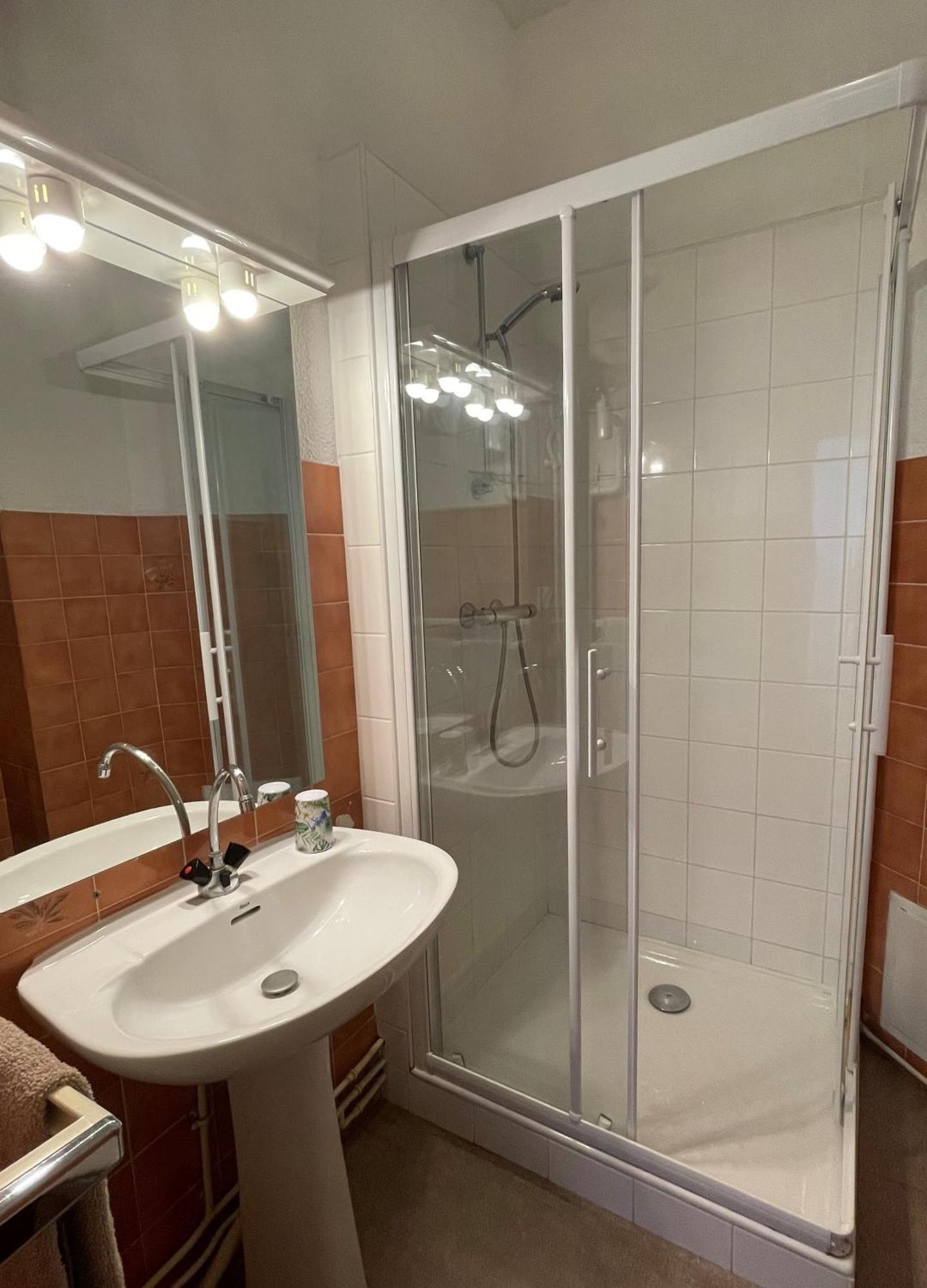 Small Double Room with Bathroom and Toilet,1545319099:JPEG