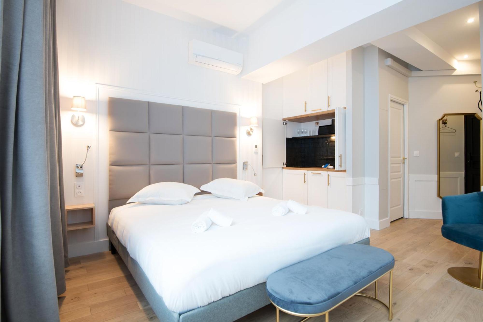 Deluxe King Suite