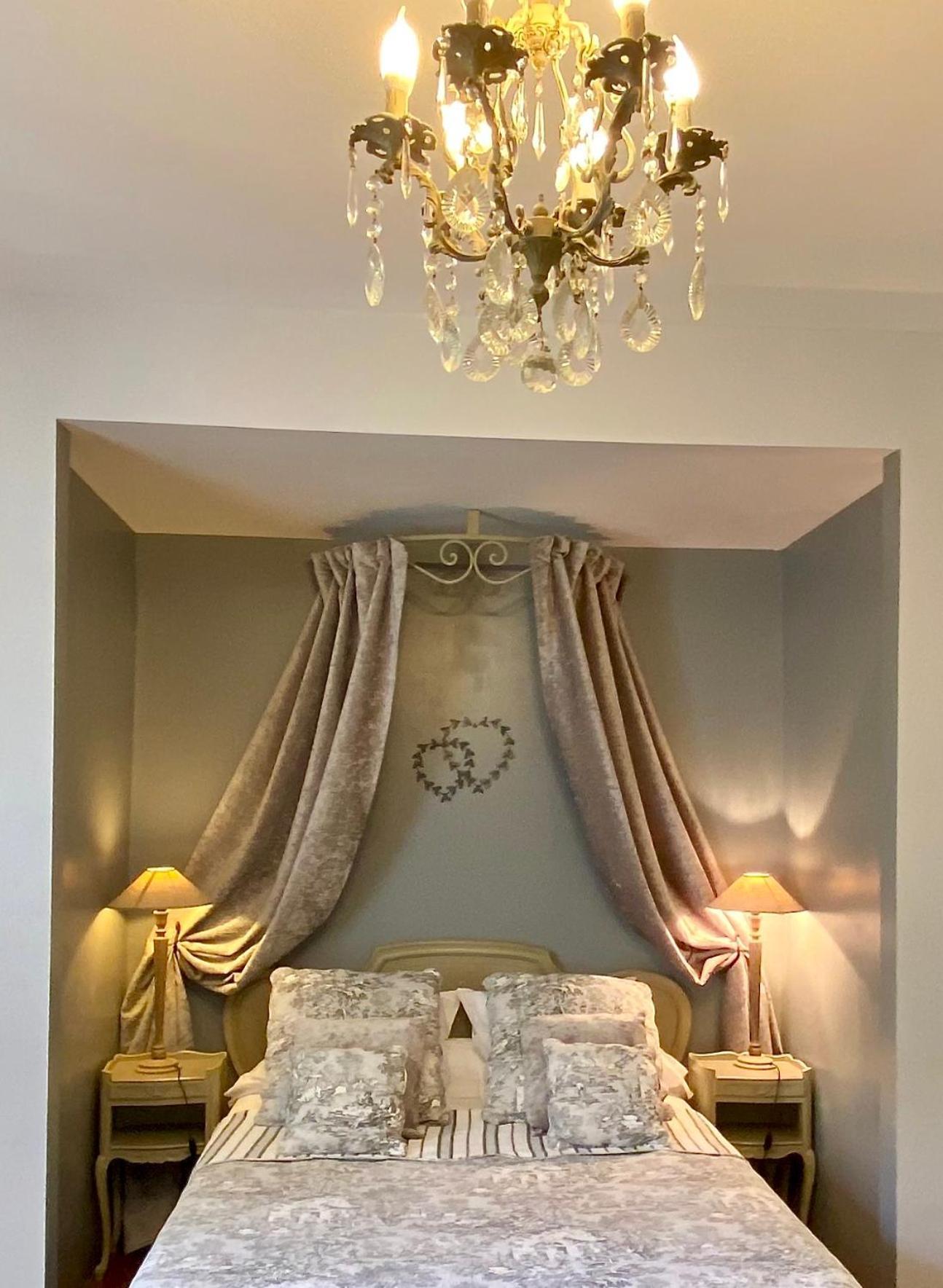Family Room,1550221579:JPEG
