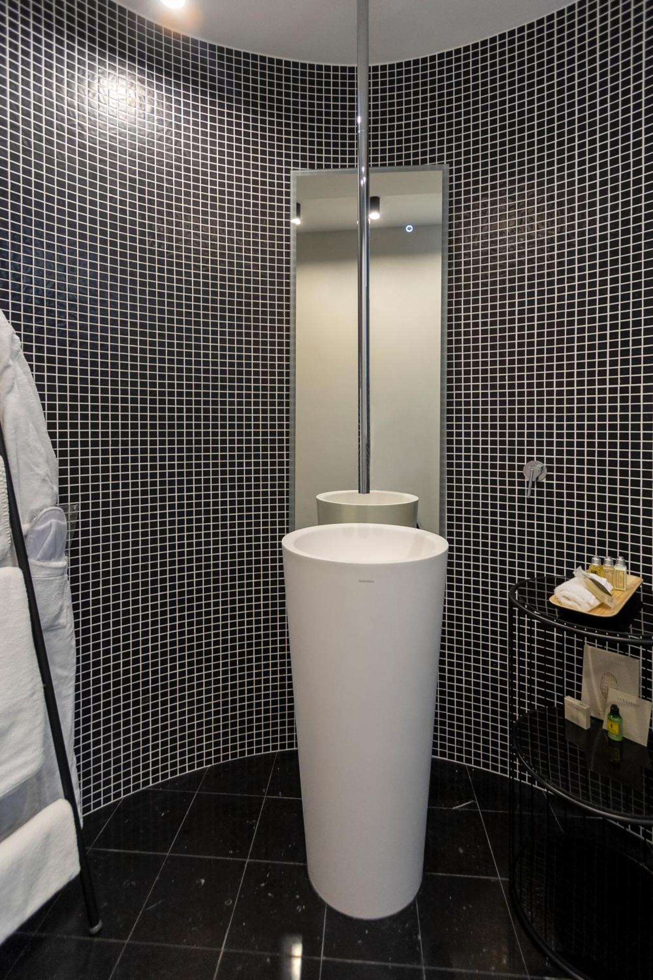 Junior Suite Spa Bath Sauna Private Garden Private Heated Swimming Pool