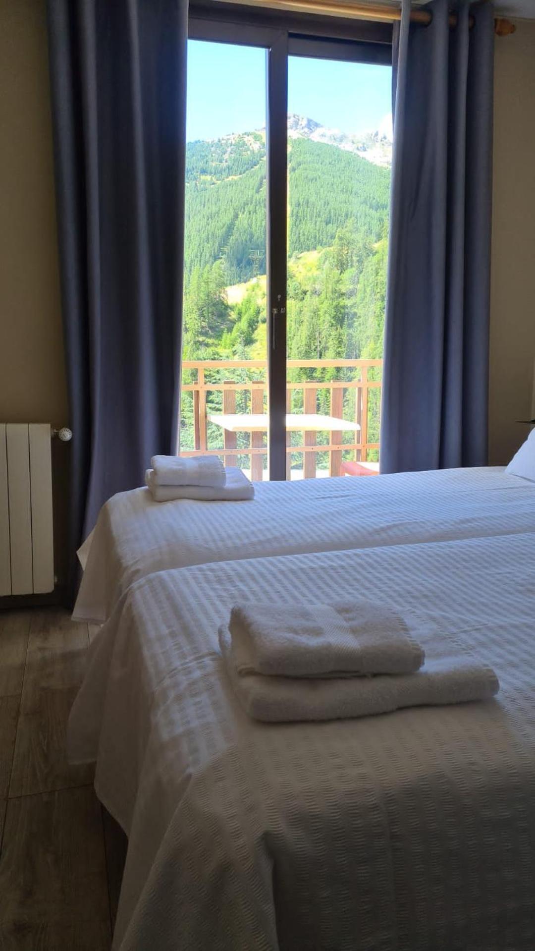 Double or Twin Room with Balcony - Ski Slopes View,1552915129:JPEG