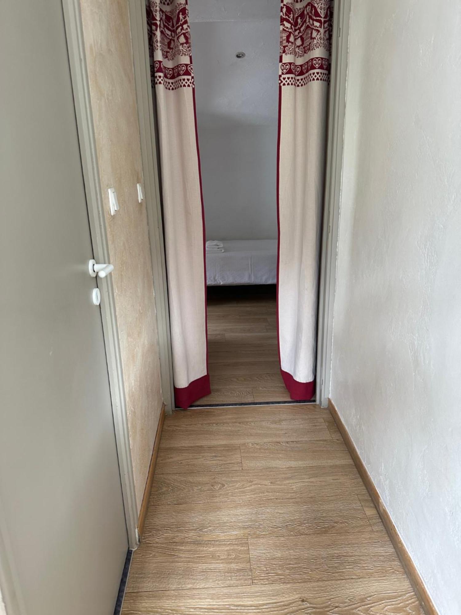 Family Room,1552912525:JPEG