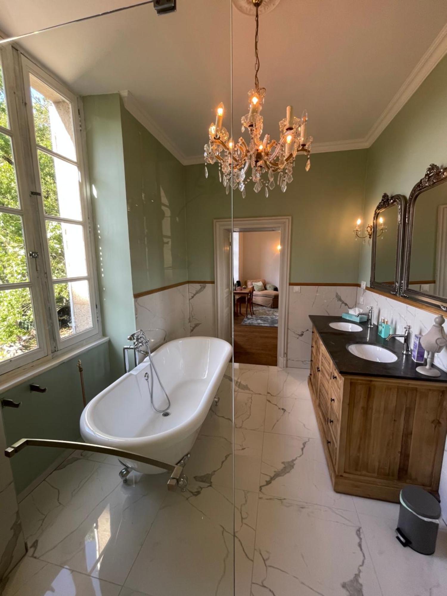Deluxe Double Room Bath
