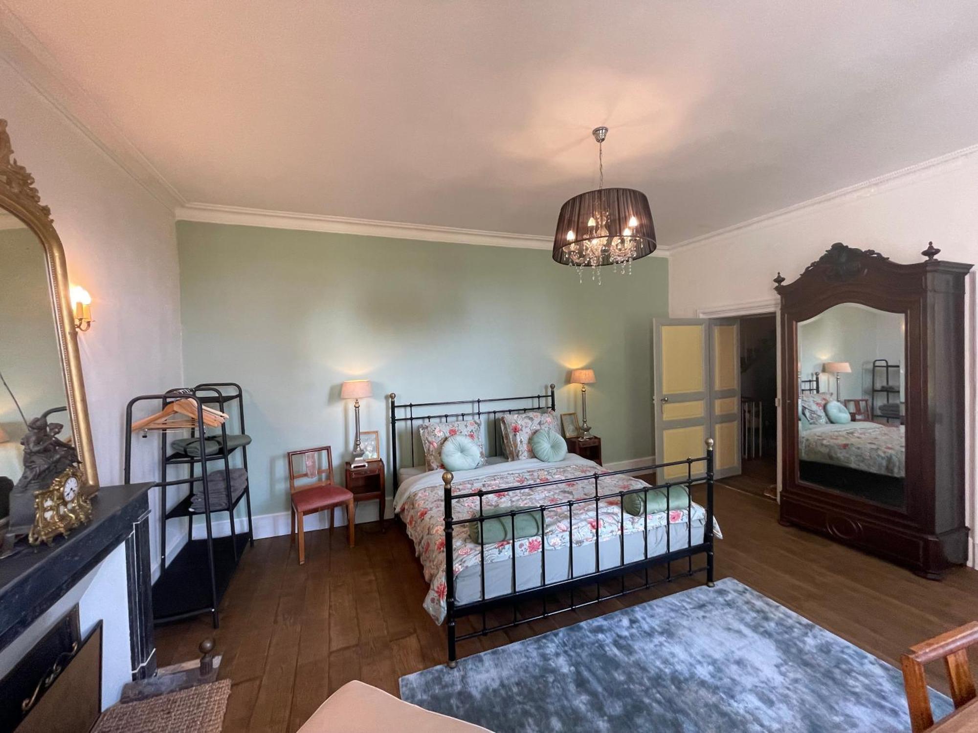 Deluxe Double Room Bath