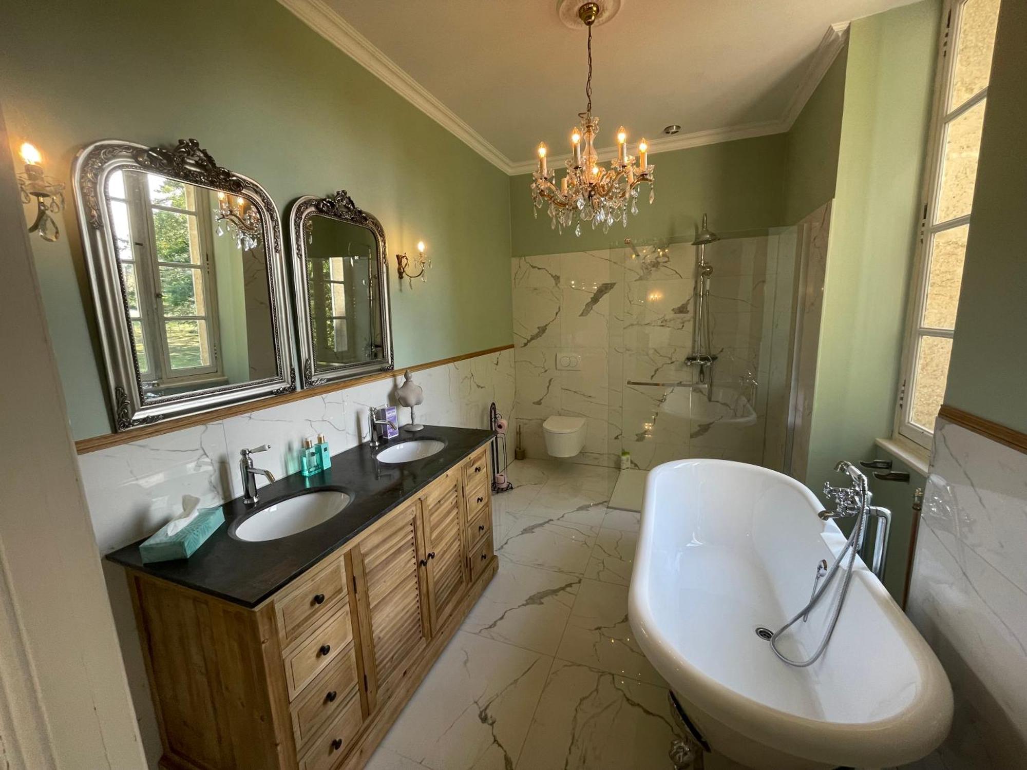 Deluxe Double Room Bath