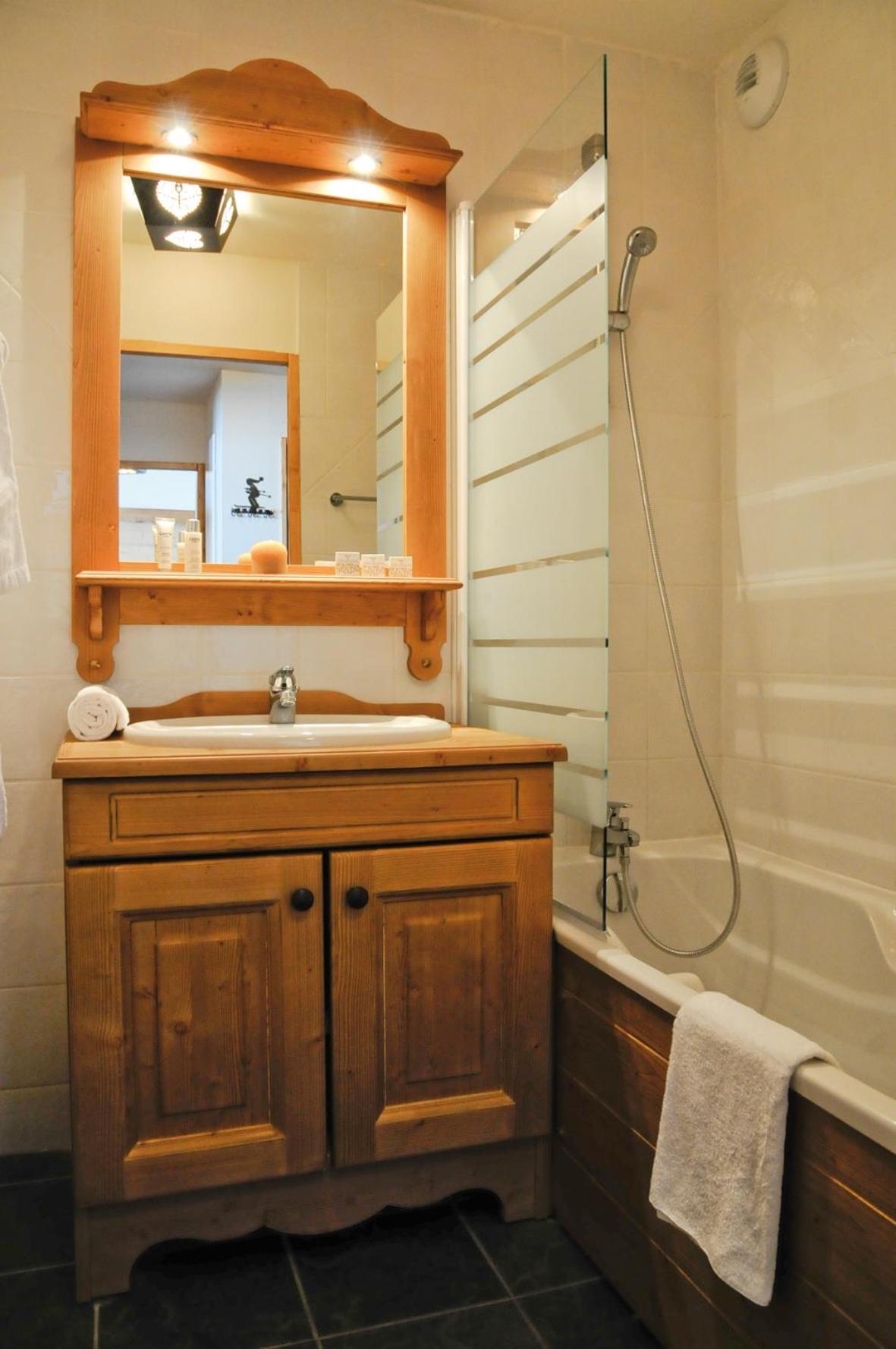 Two-Bedroom Apartment Alcove Split Level