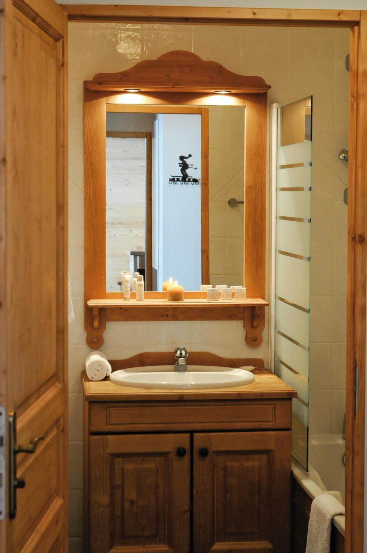 Two-Bedroom Apartment Alcove Split Level