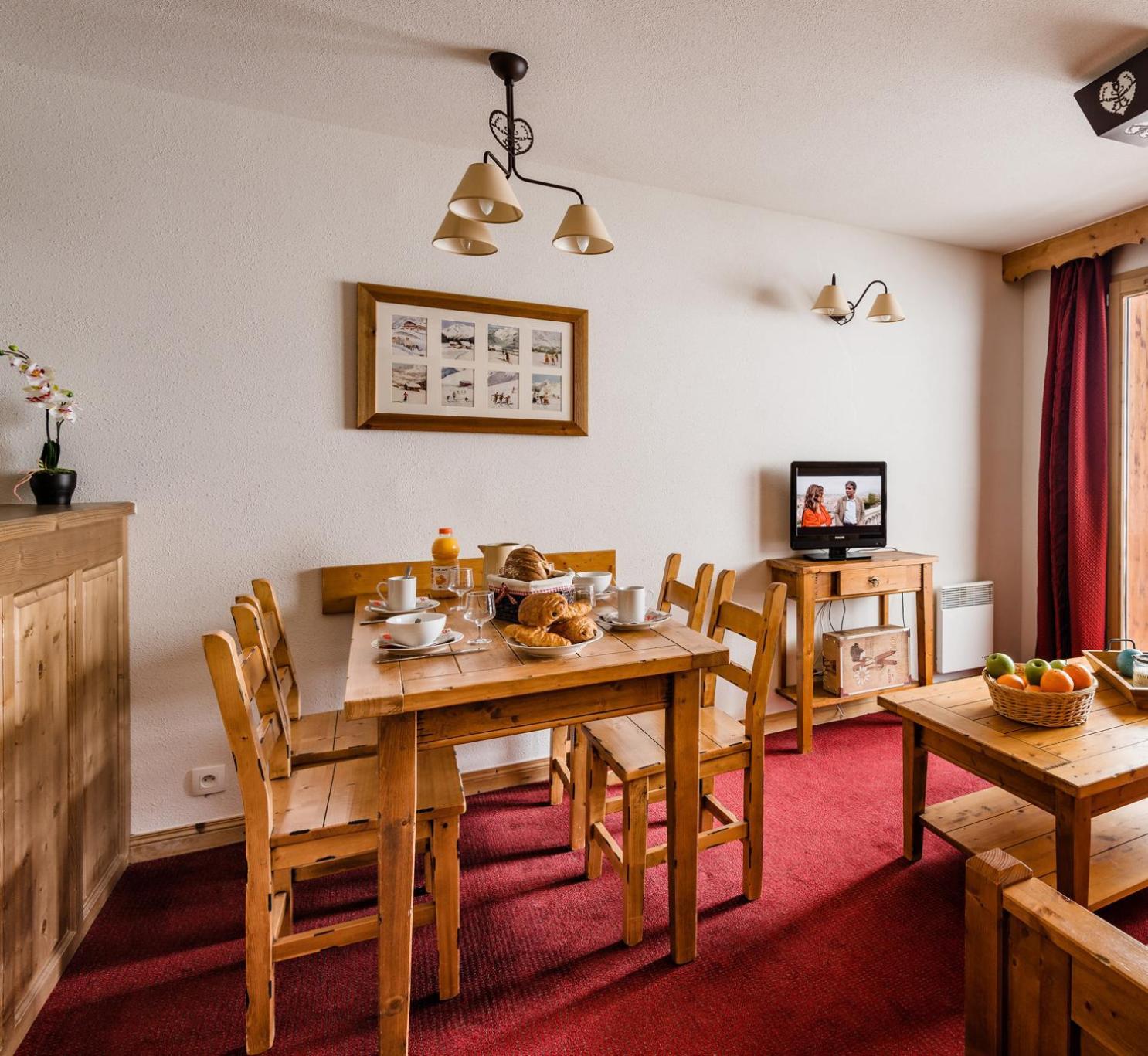 One-Bedroom Apartment Alcove