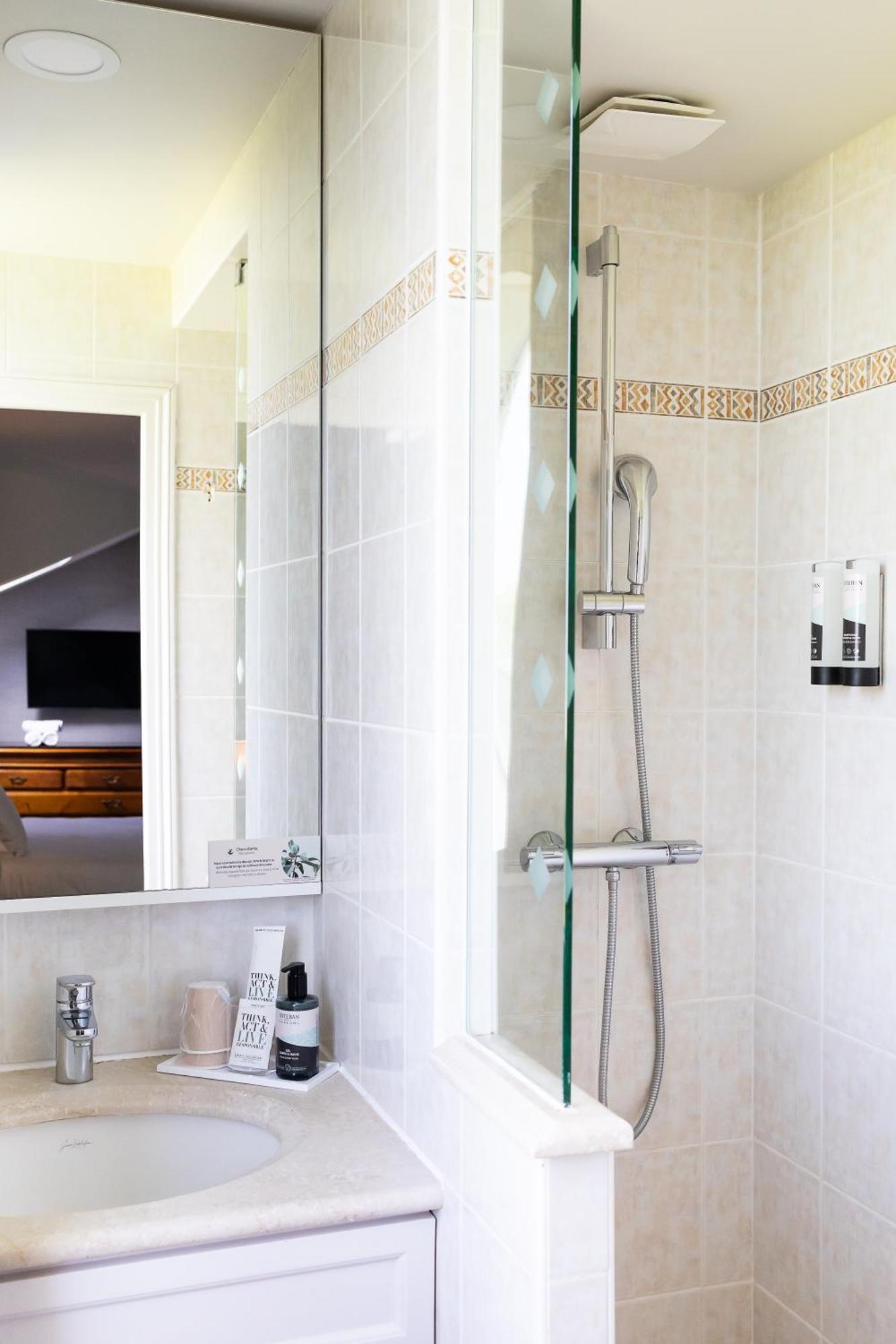 Family Room,1553784406:JPEG