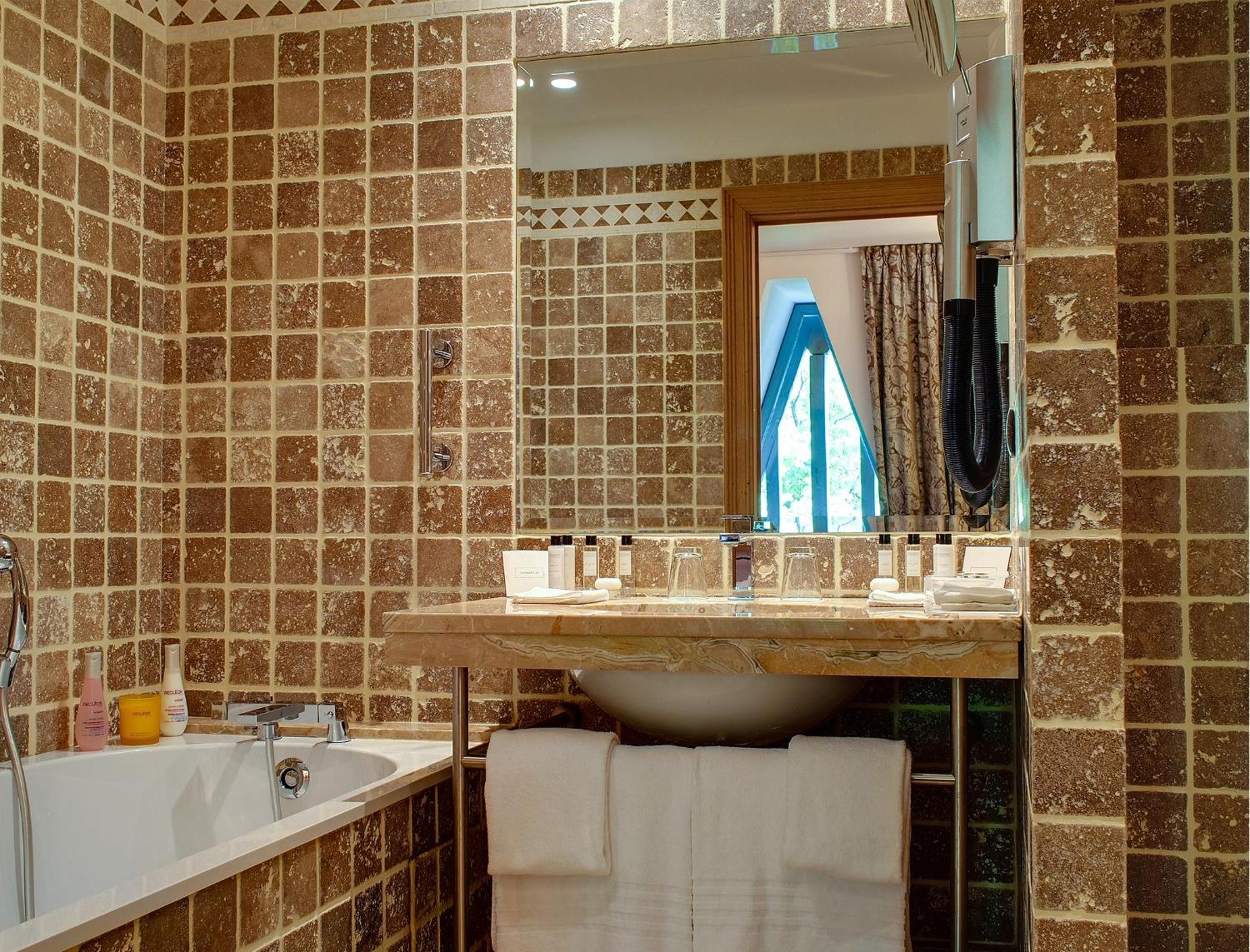 PRIVILEGE, Guest room, 2 Twin/Single Bed(s), City view,1553873056:JPEG