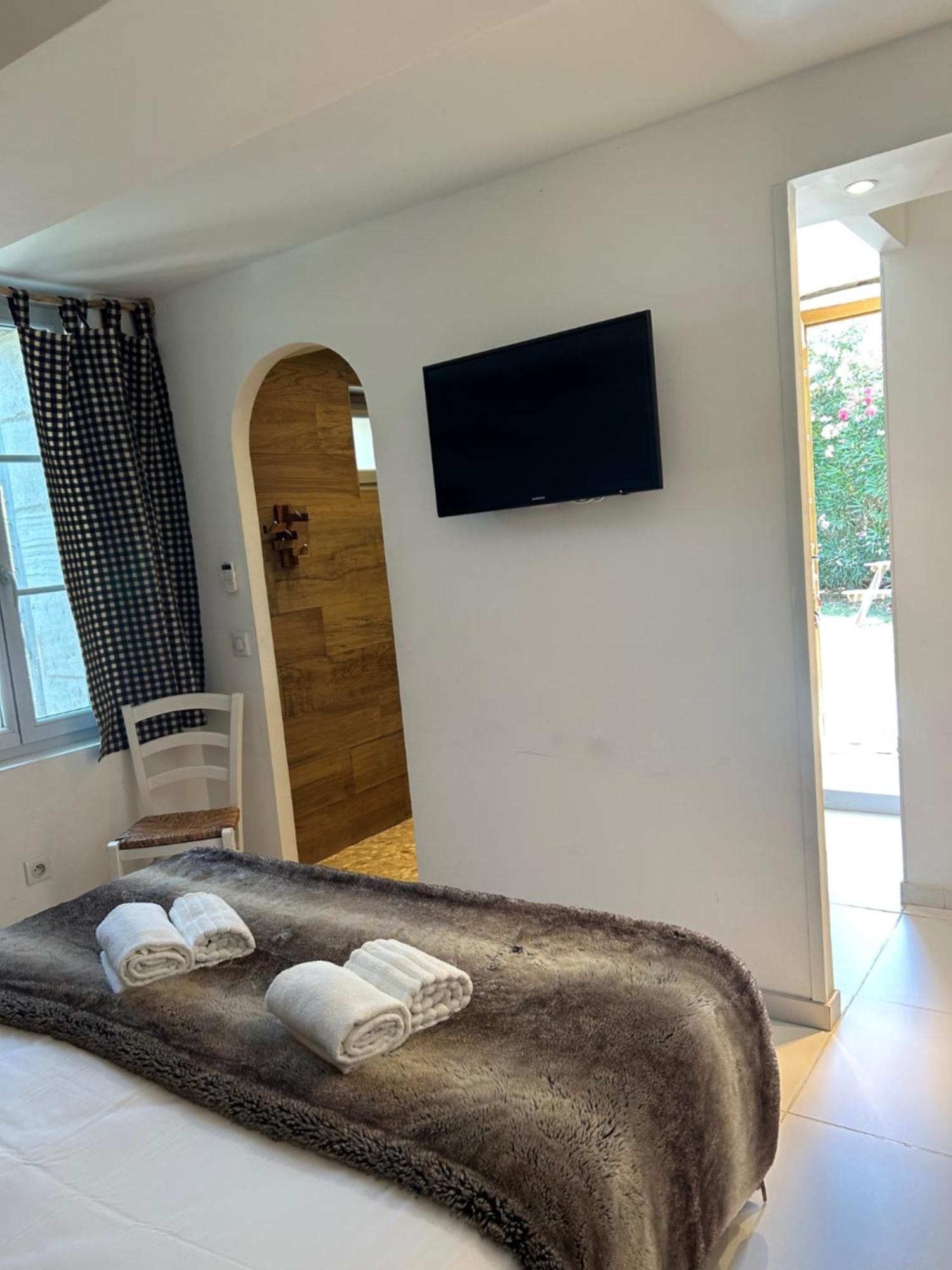Double Room Private Bathroom