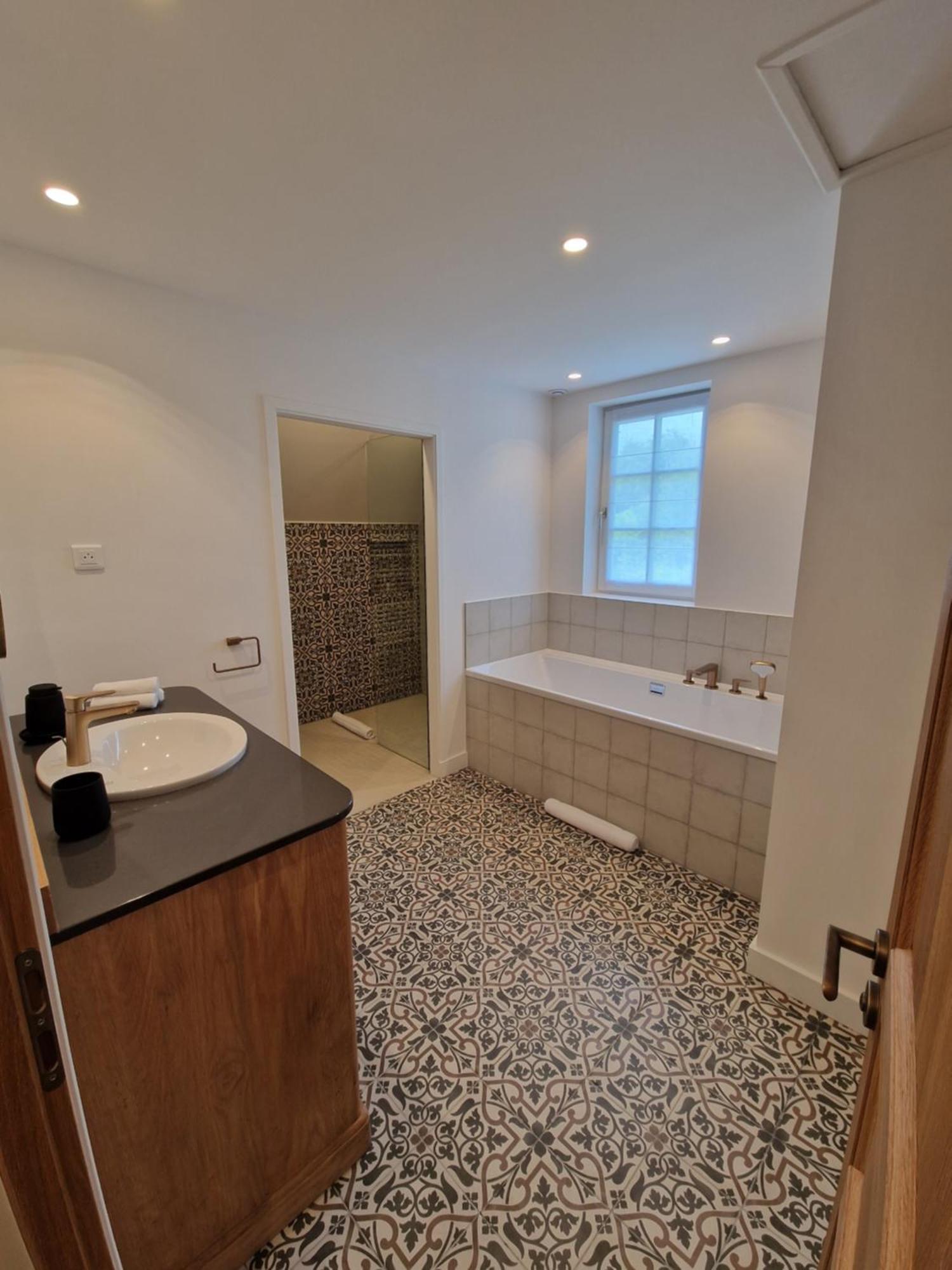 Bedroom 3 Deluxe Shower Bath Suite Garden River View
