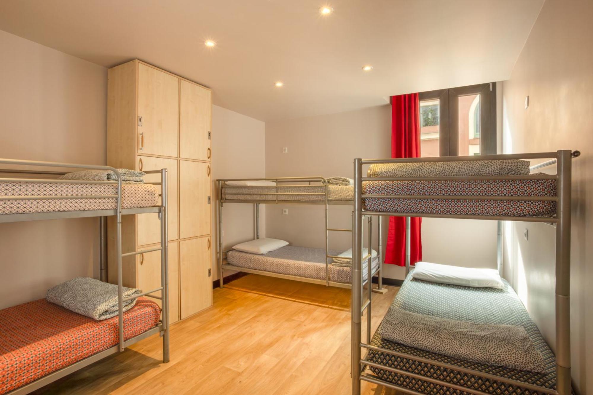 Bed in een Gemengde Slaapzaal met 6 Bedden
