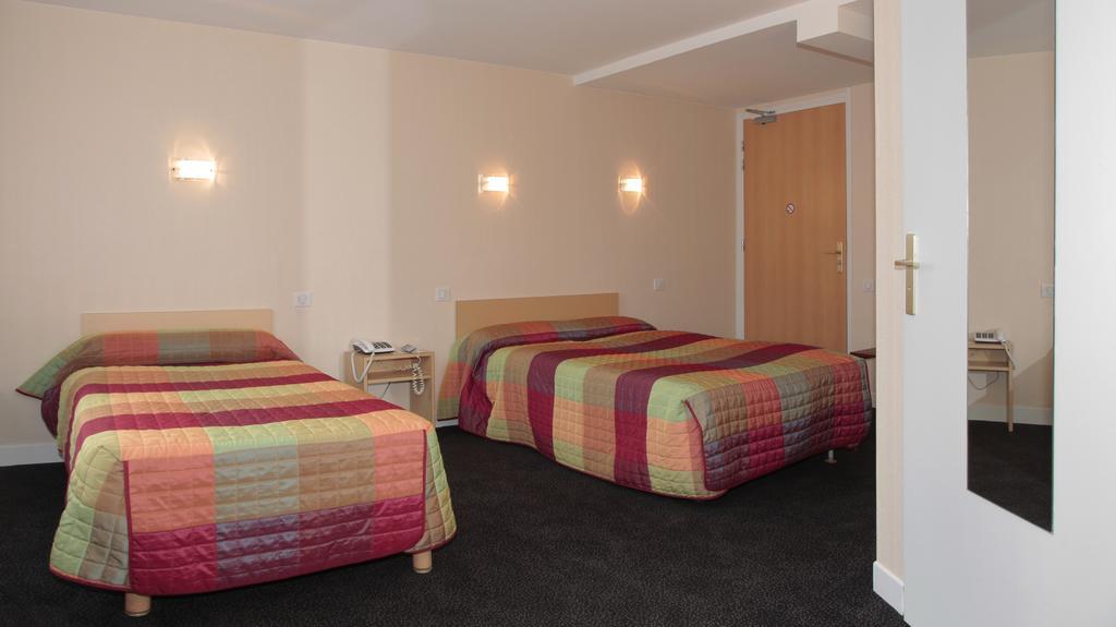 Twin Room,1713238983:JPEG