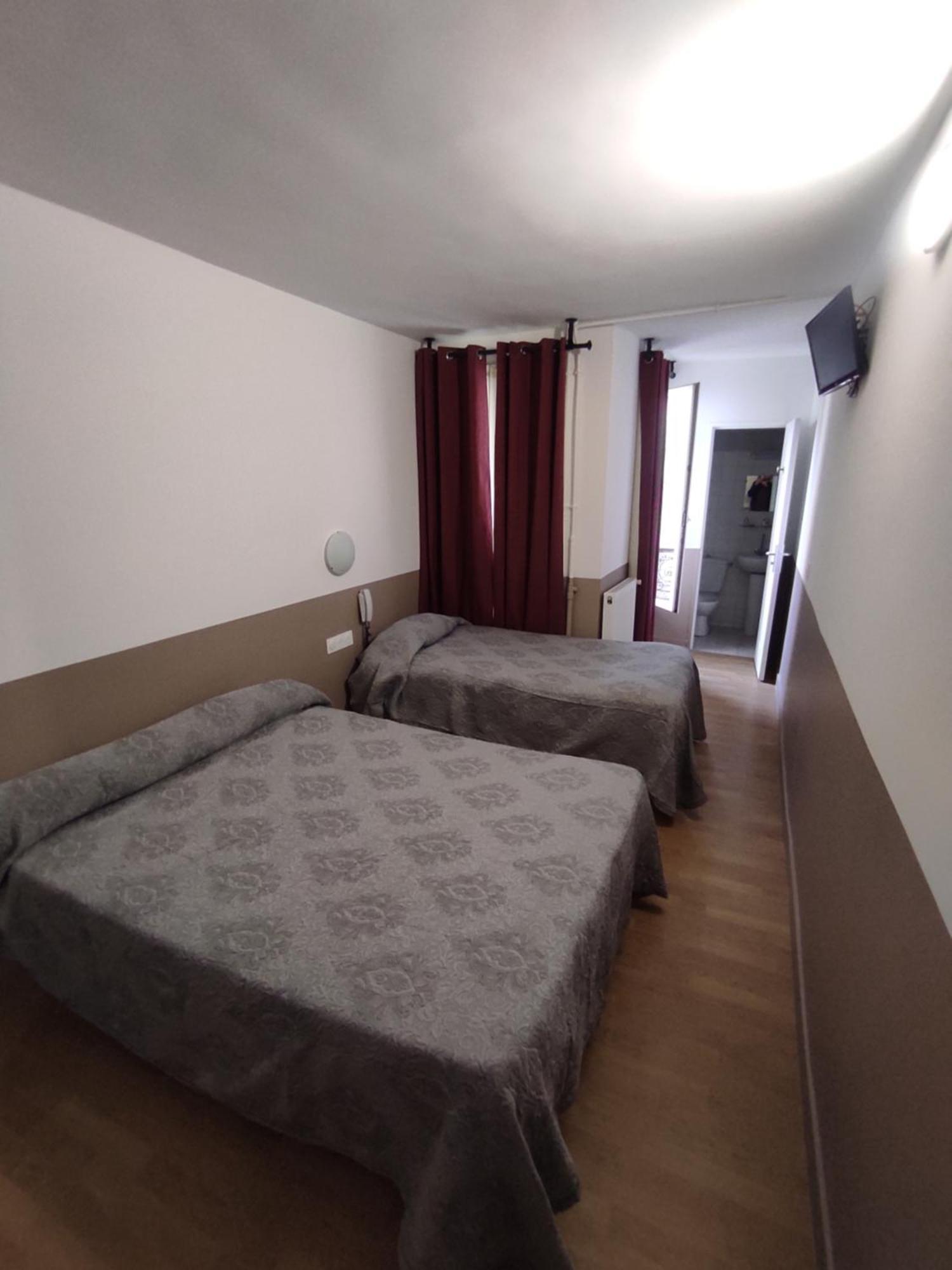 Twin Room,1756452567:JPEG