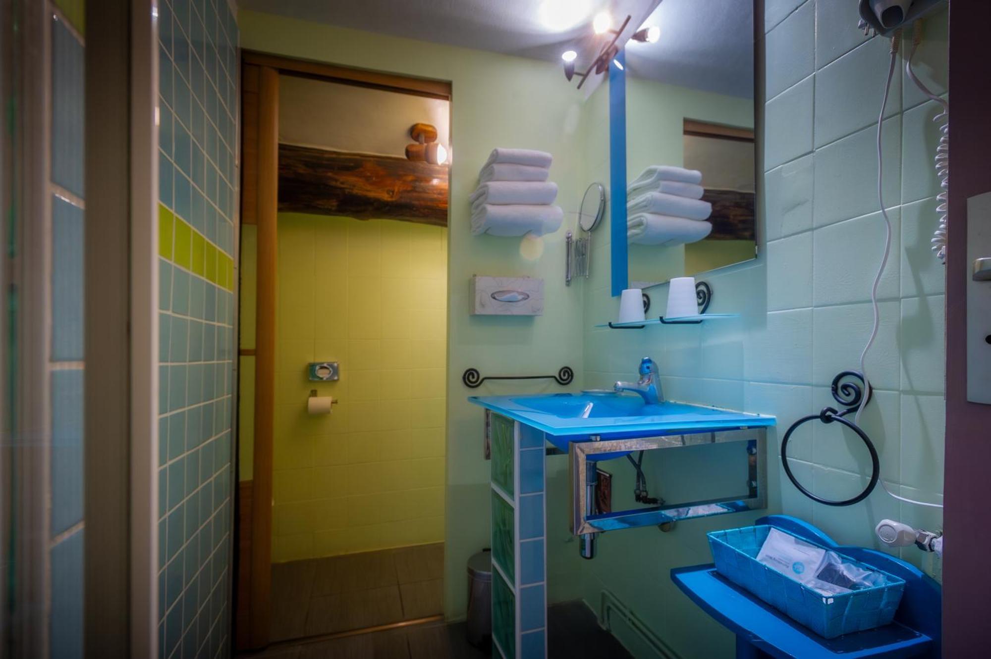 Comfort Triple Room Shower,1765155255:JPEG
