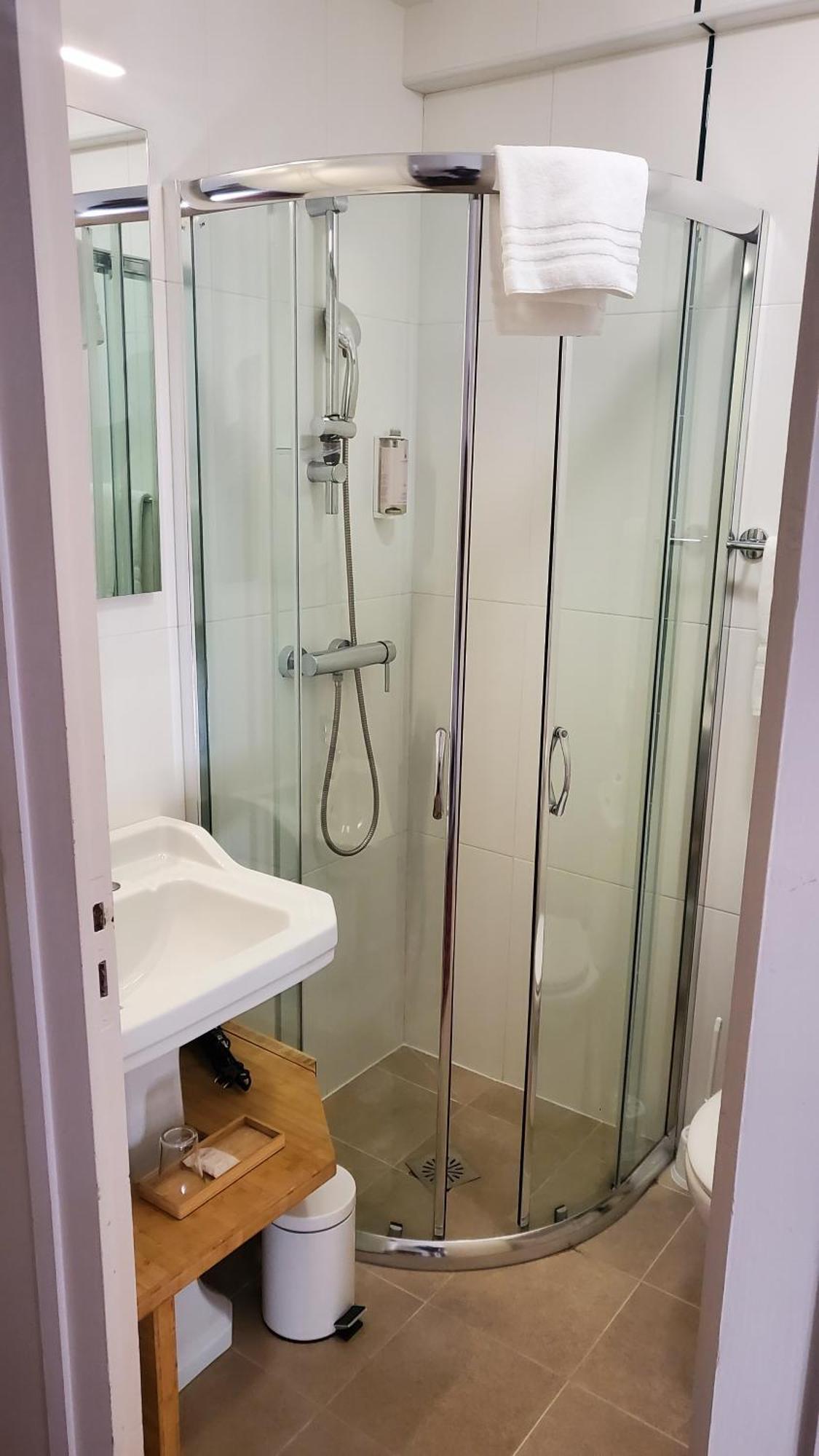 Single Room,1583062452:JPEG
