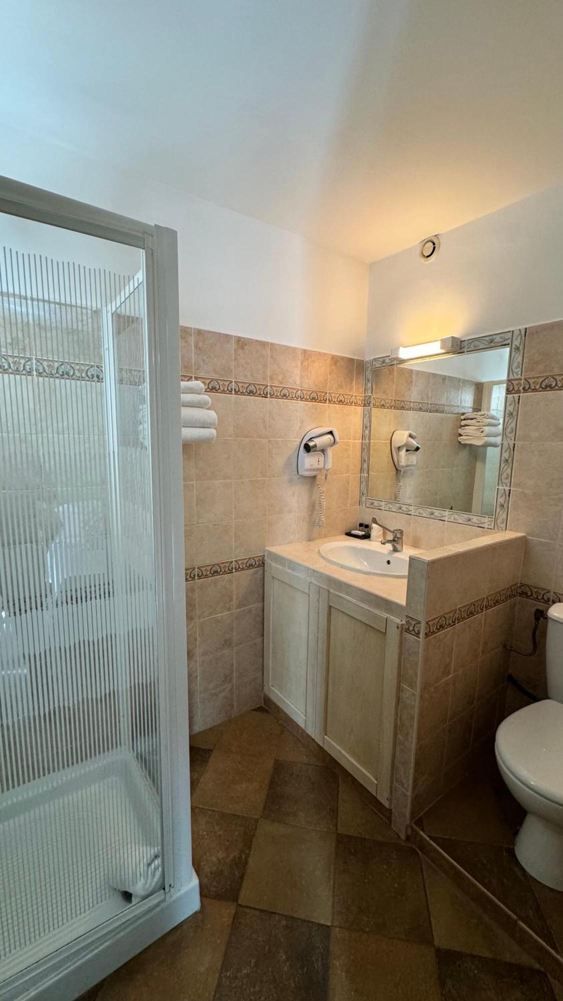 Double Room,1583139799:JPEG