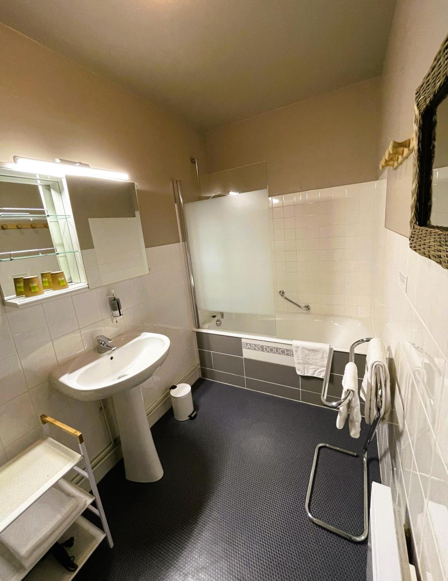 Twin Room Bath