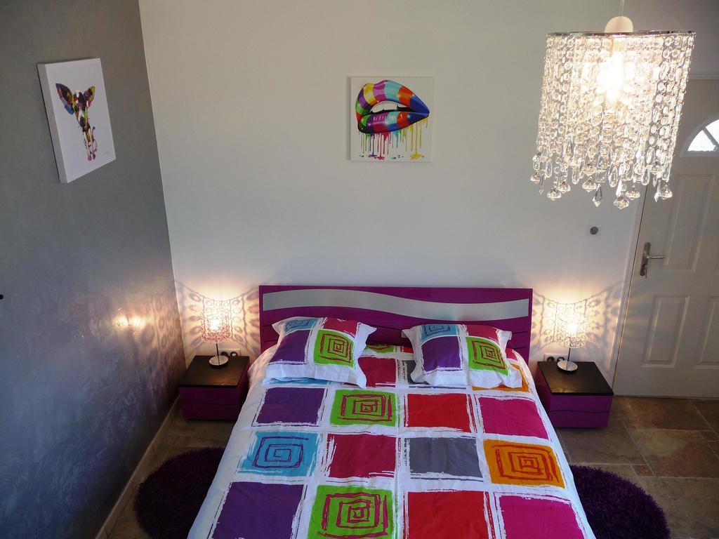 Chambre Triple Art Déco - Vue sur Piscine