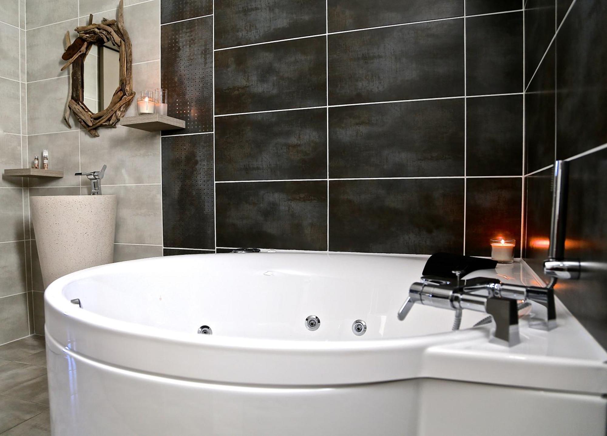 King Room Spa Bath