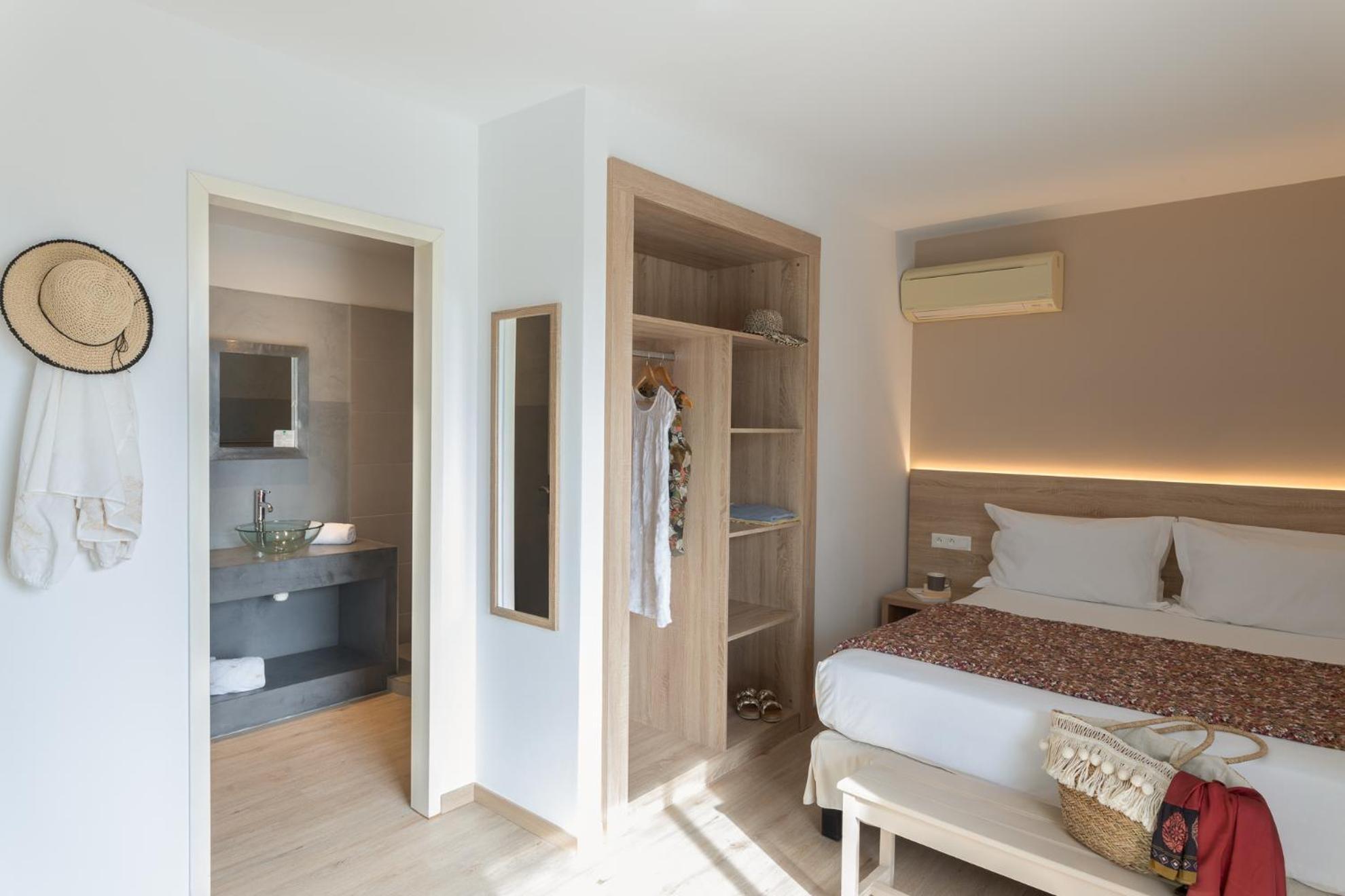 Superior Double Room,1586828581:JPEG