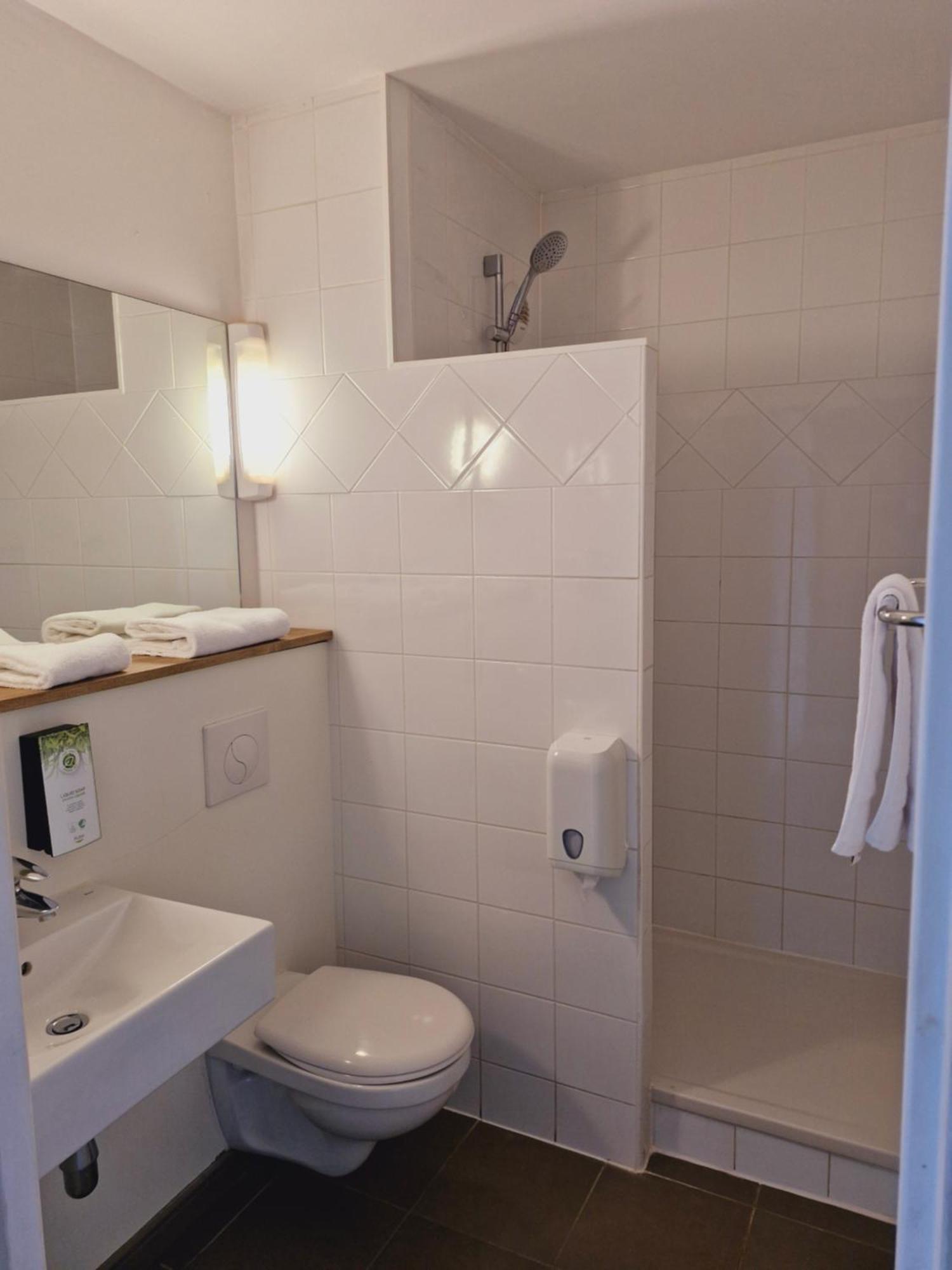Adjacent Rooms,1586847378:JPEG