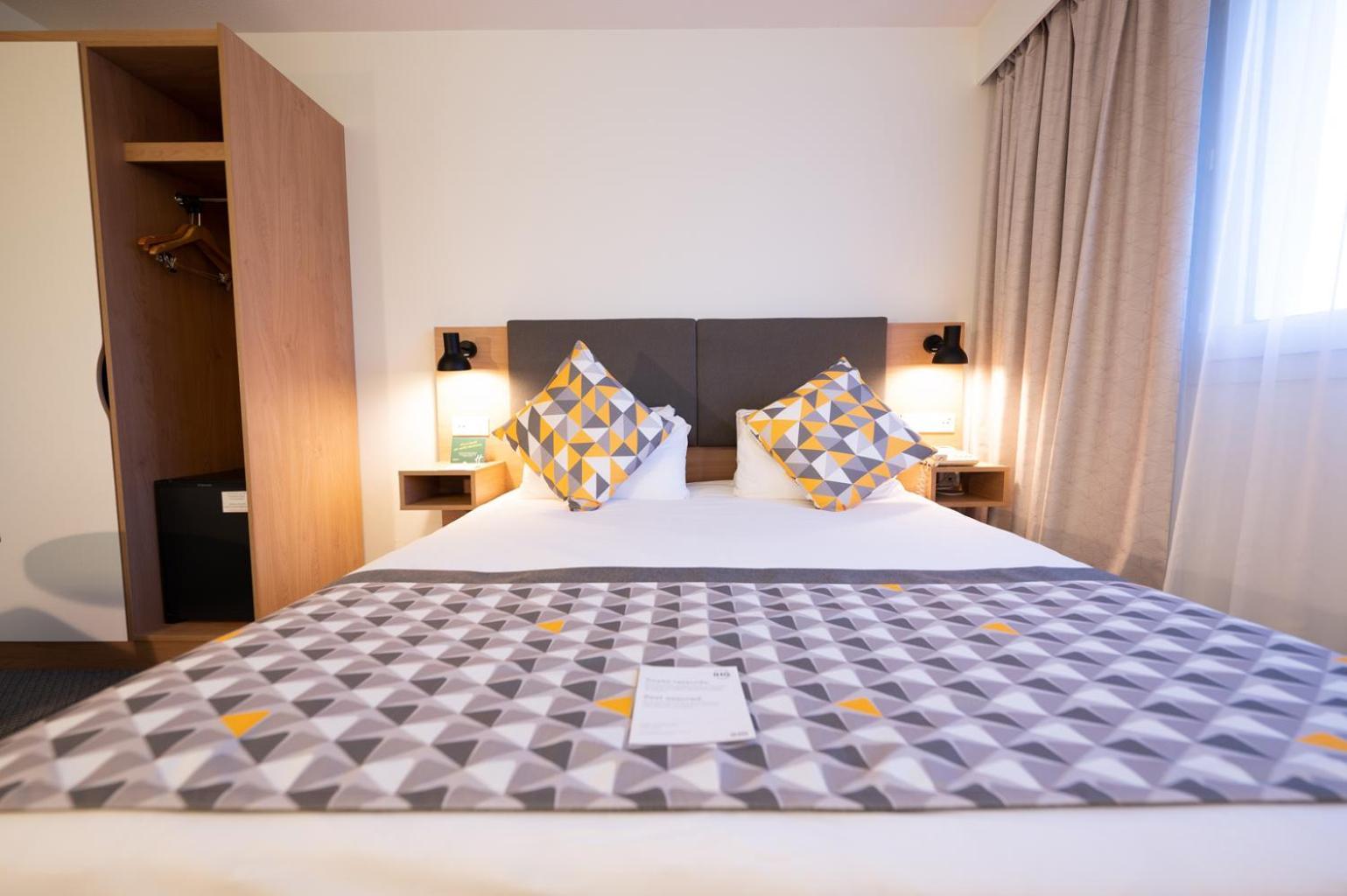 Standard Queen Room City View