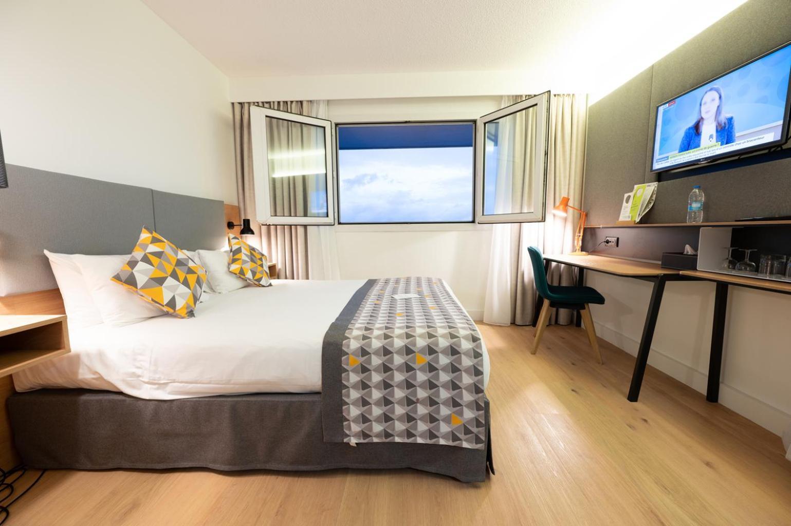Standard Queen Room Sea View