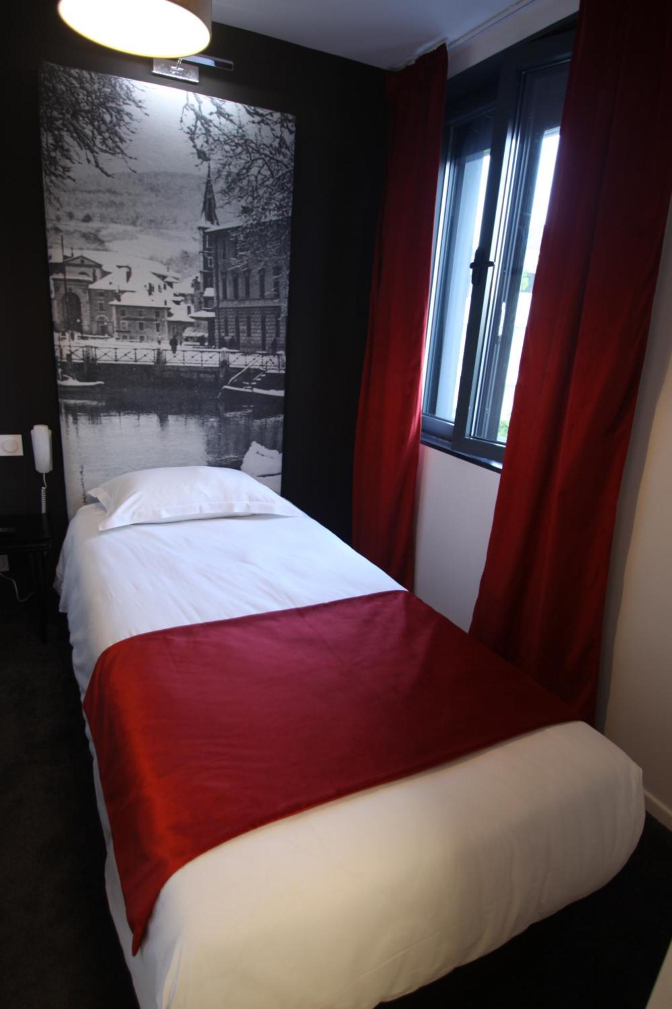 Standard Single Room,1588075778:JPEG